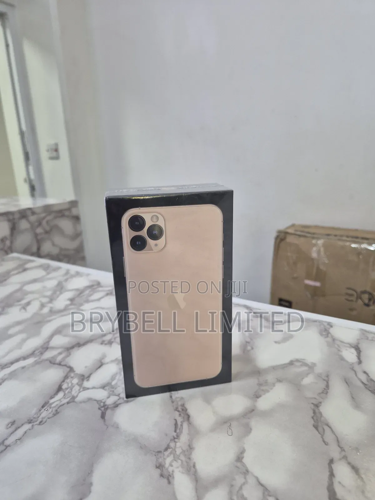 New Apple iPhone 11 Pro Max 256 GB Gold