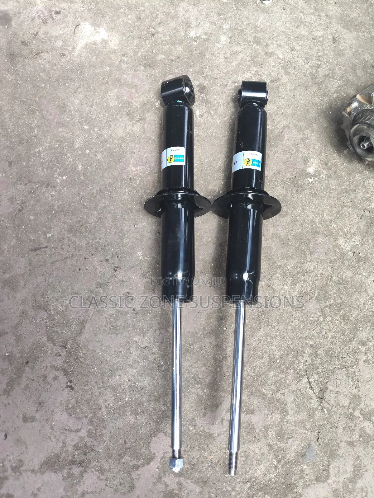 Volkswagen Touareg Back Shocks.