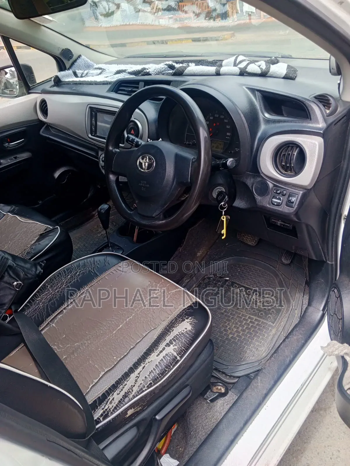 Toyota Vitz 2012 White