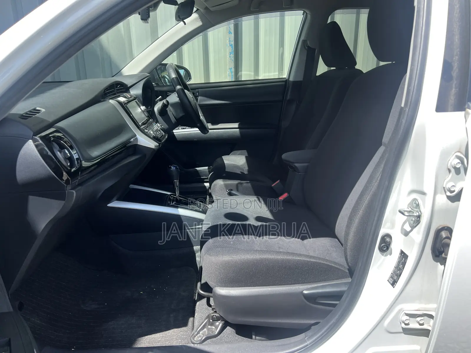 Toyota Corolla Fielder 1.5 Hybrid FWD 2018 White