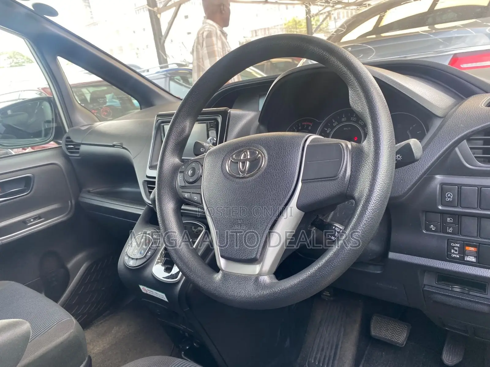 Toyota Noah 2018 White
