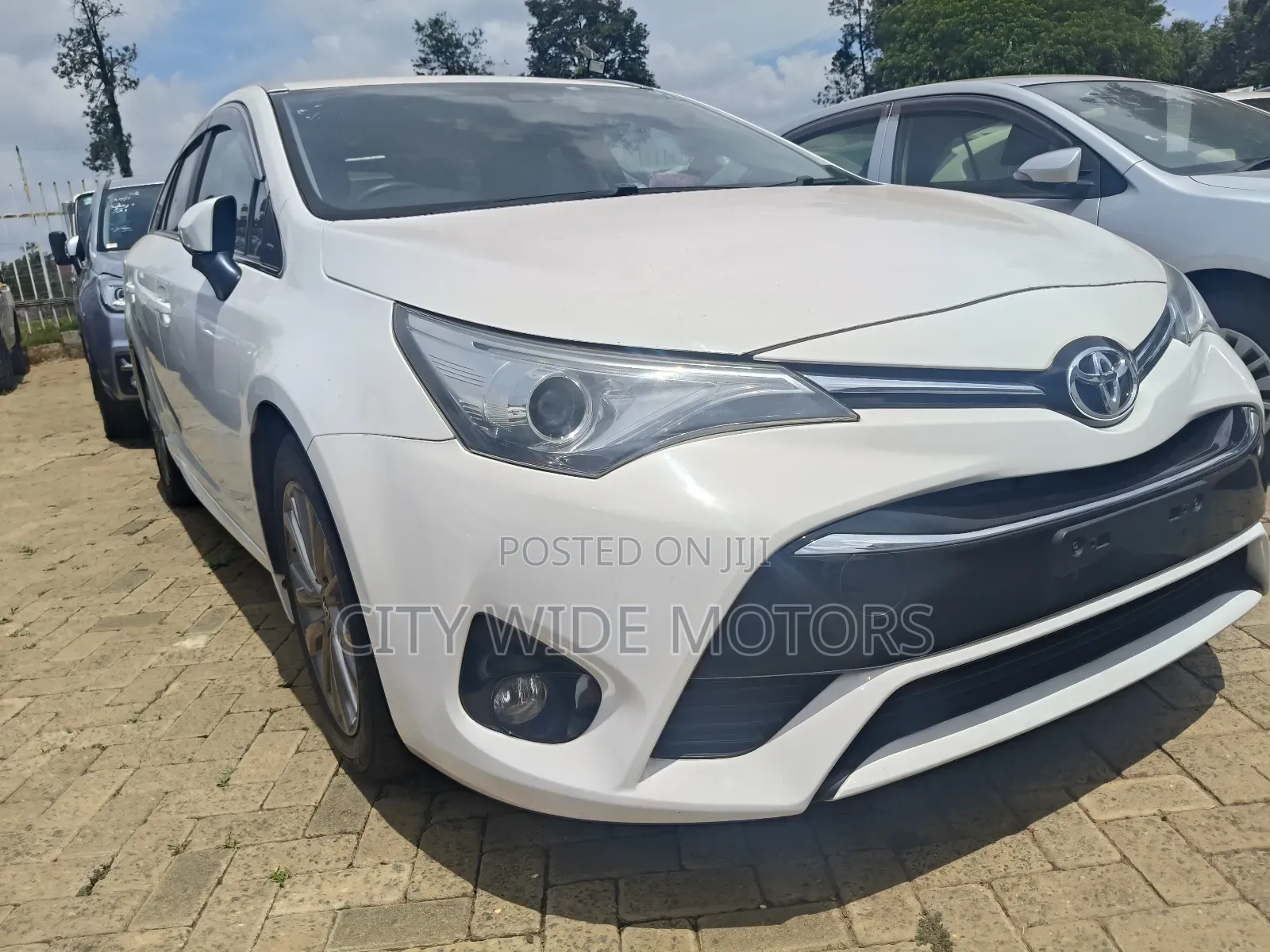 Toyota Avensis 2018 White