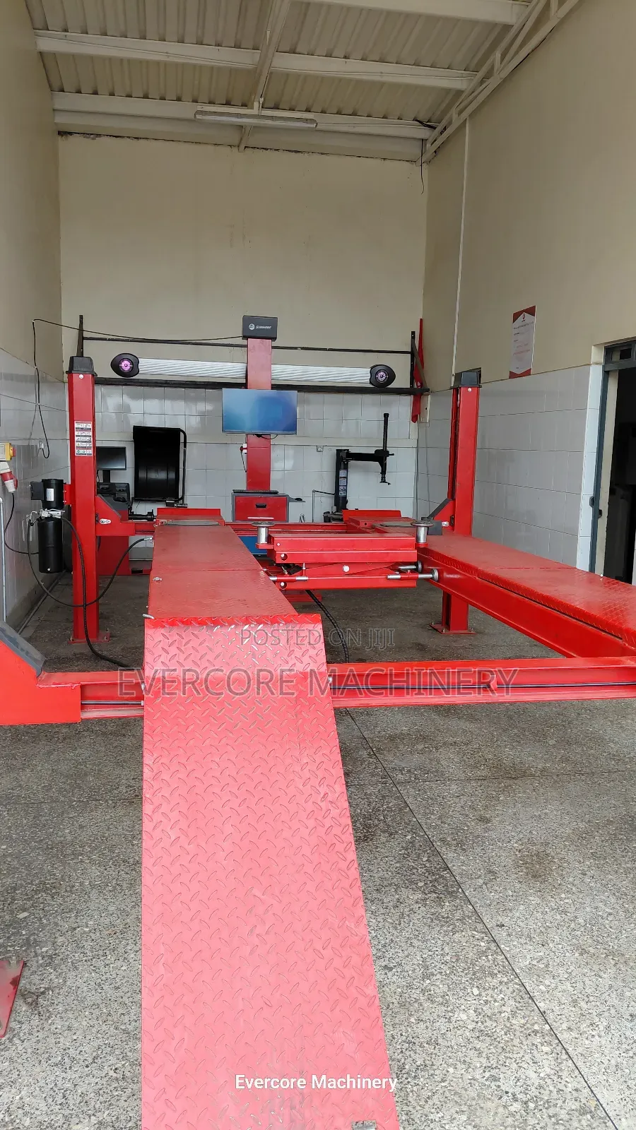 Sunshine Italy Fpir Post Carlift With Wheel Alignment Machine Set Up.