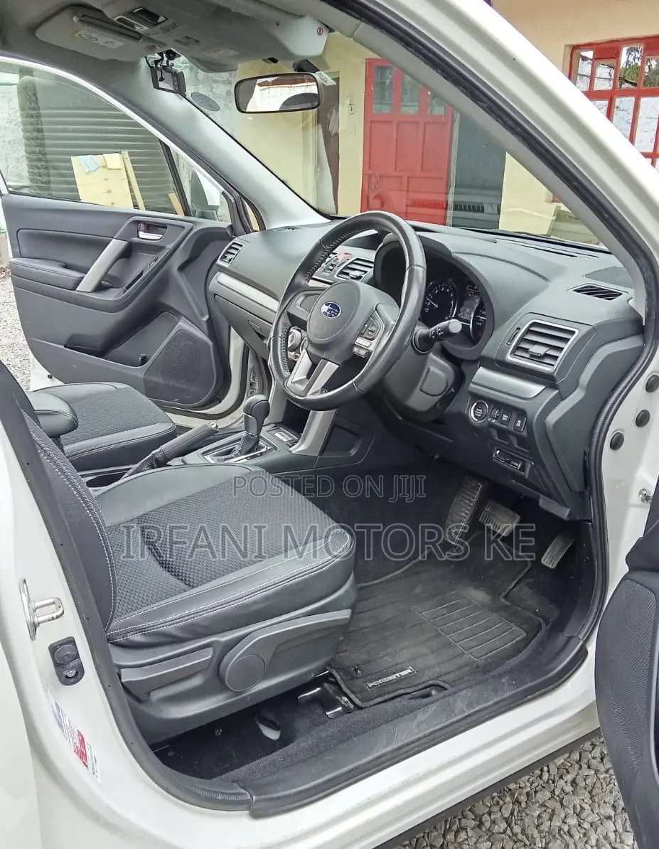 Subaru Forester 2.5i Limited AWD 2018 White
