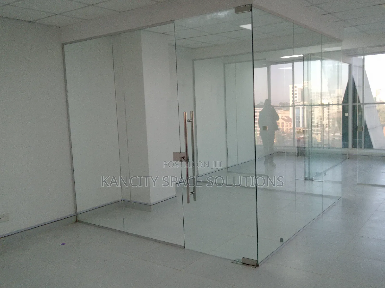 Frameless Partitions With Glass Door Complete With Accessories