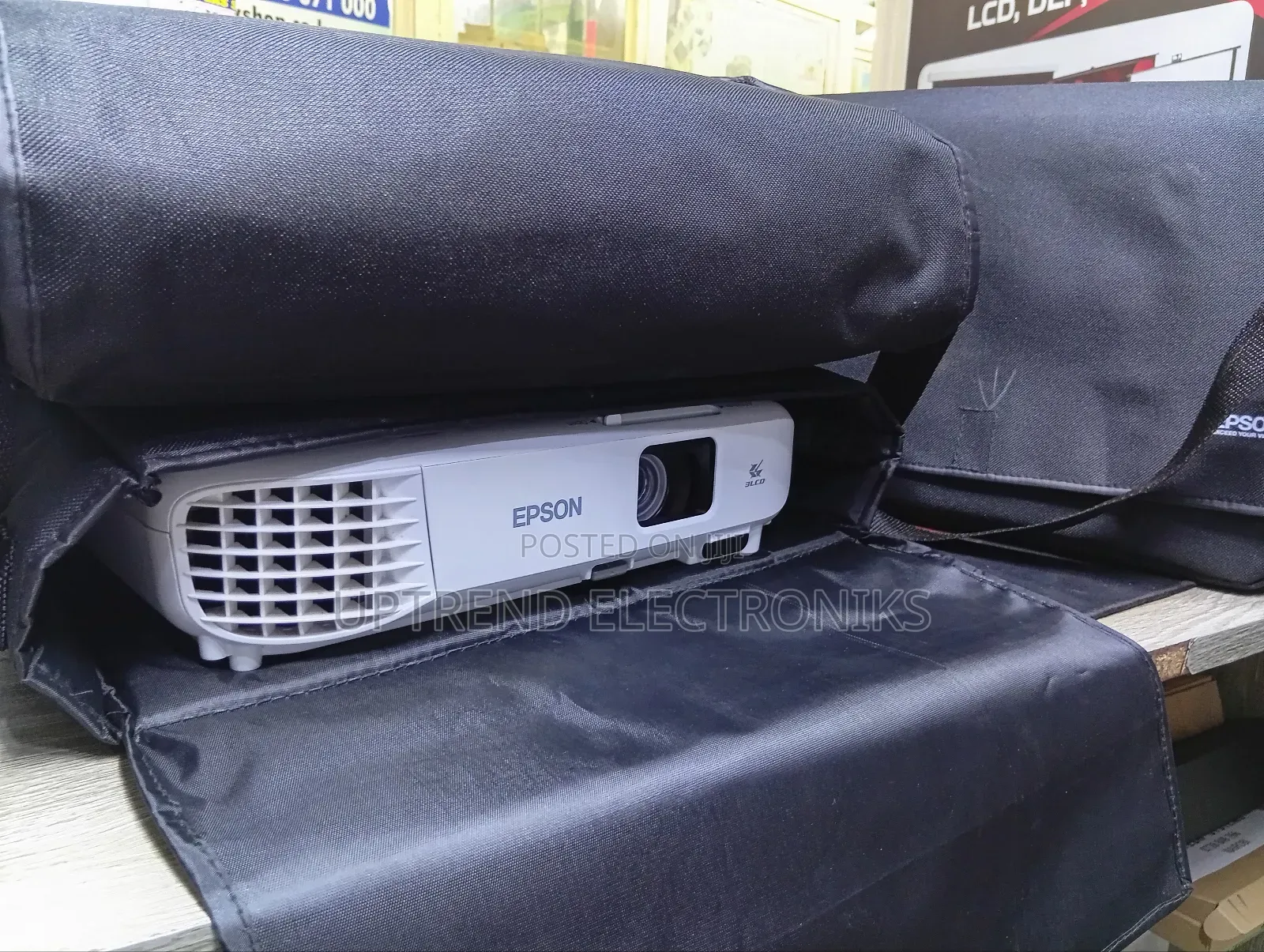 Heavy-Duty Projector Bag – Built for Travel Daily Use