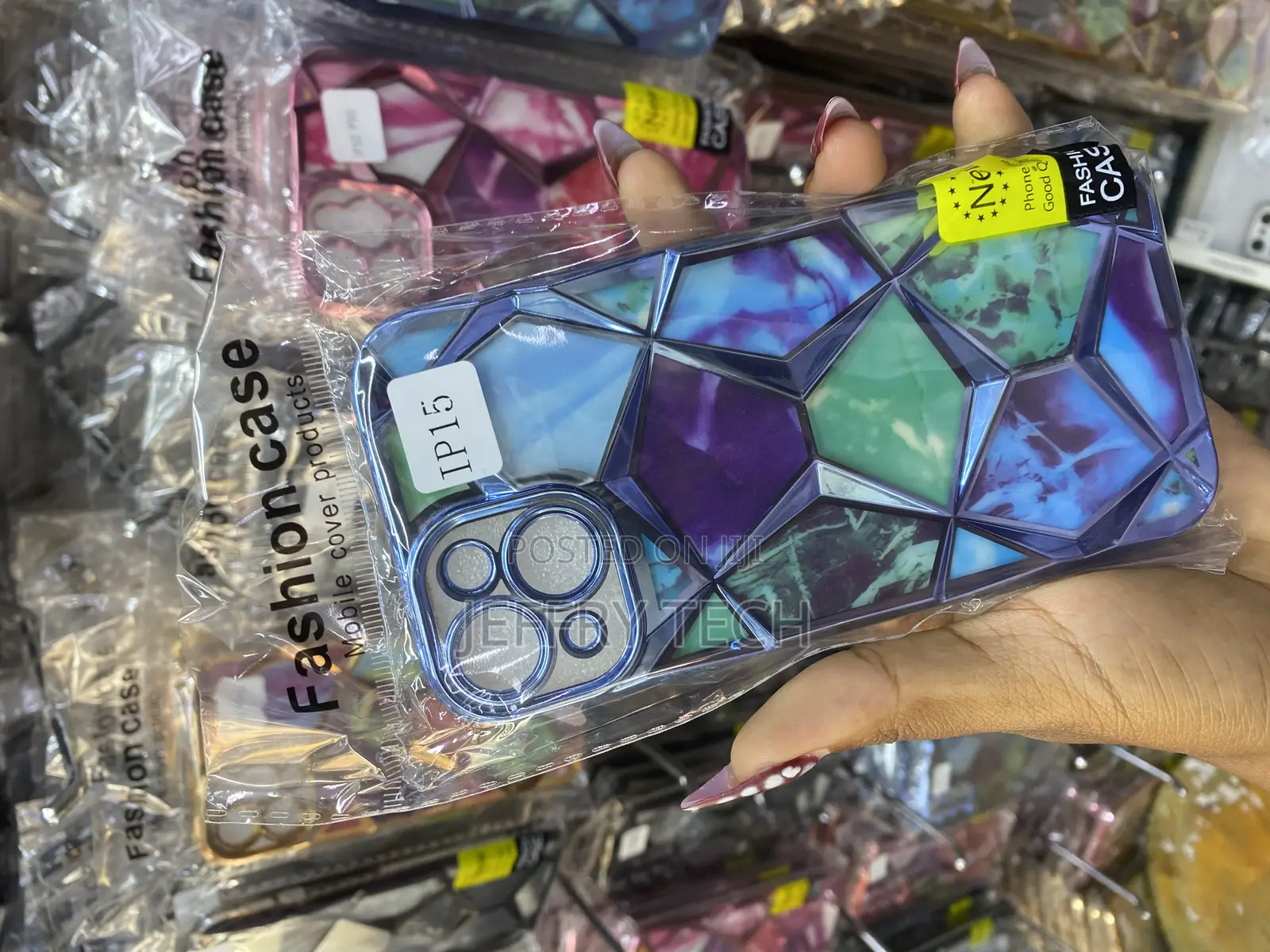 Vlser Diamond Cut Case for iPhone 15 Geometric Marble Design