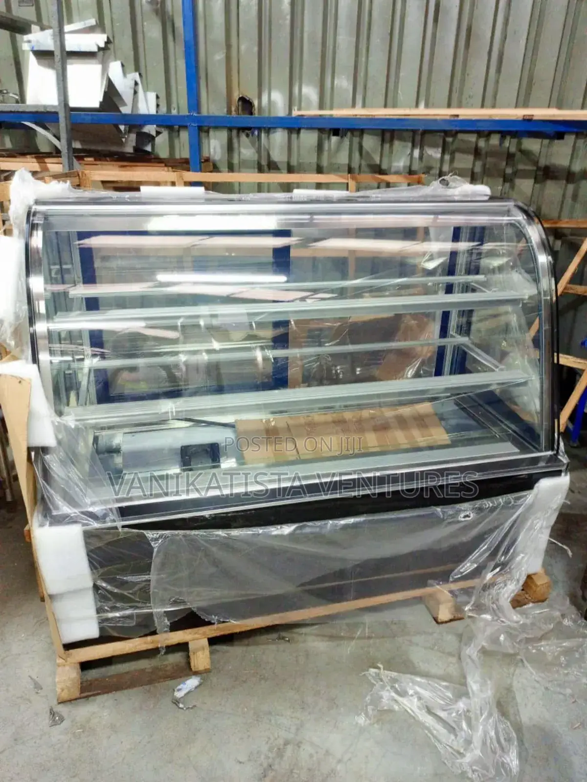 Imported Cake Display – Straight Glass
Keep Your Cakes Fresh