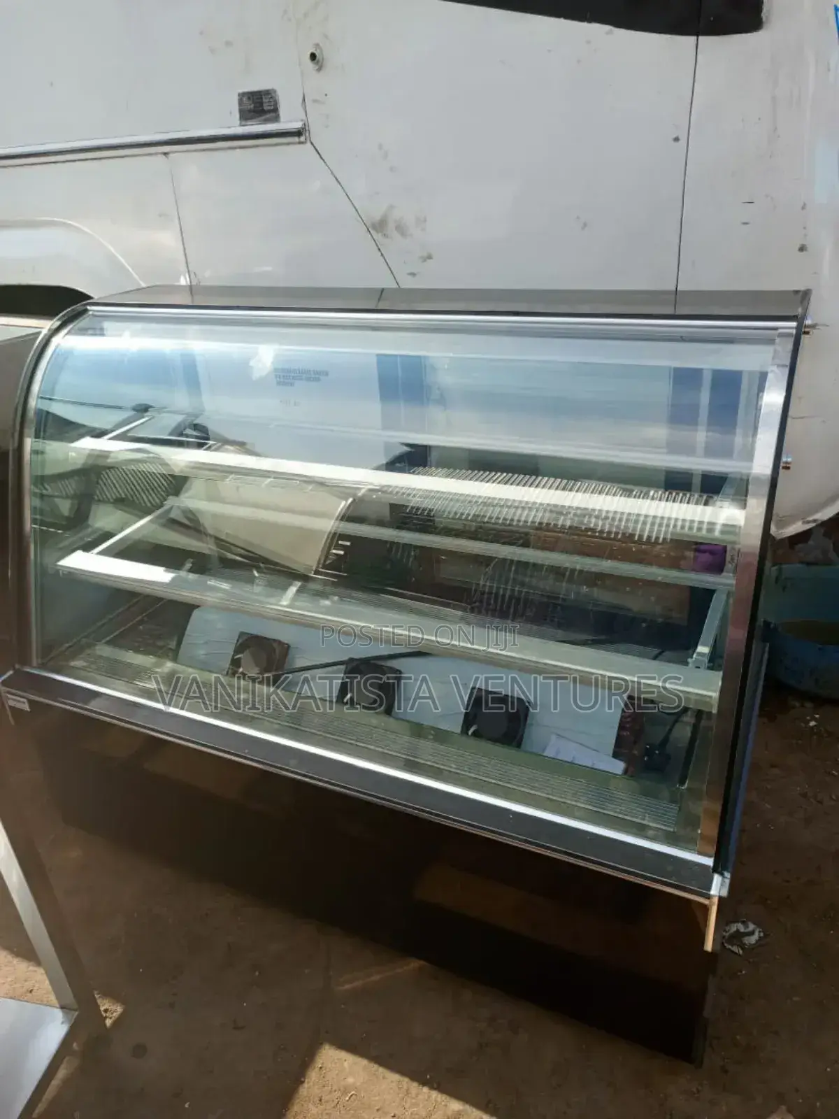 Cake Display Chiller, Toughened Glass.Size 1200x760x1300 Mm