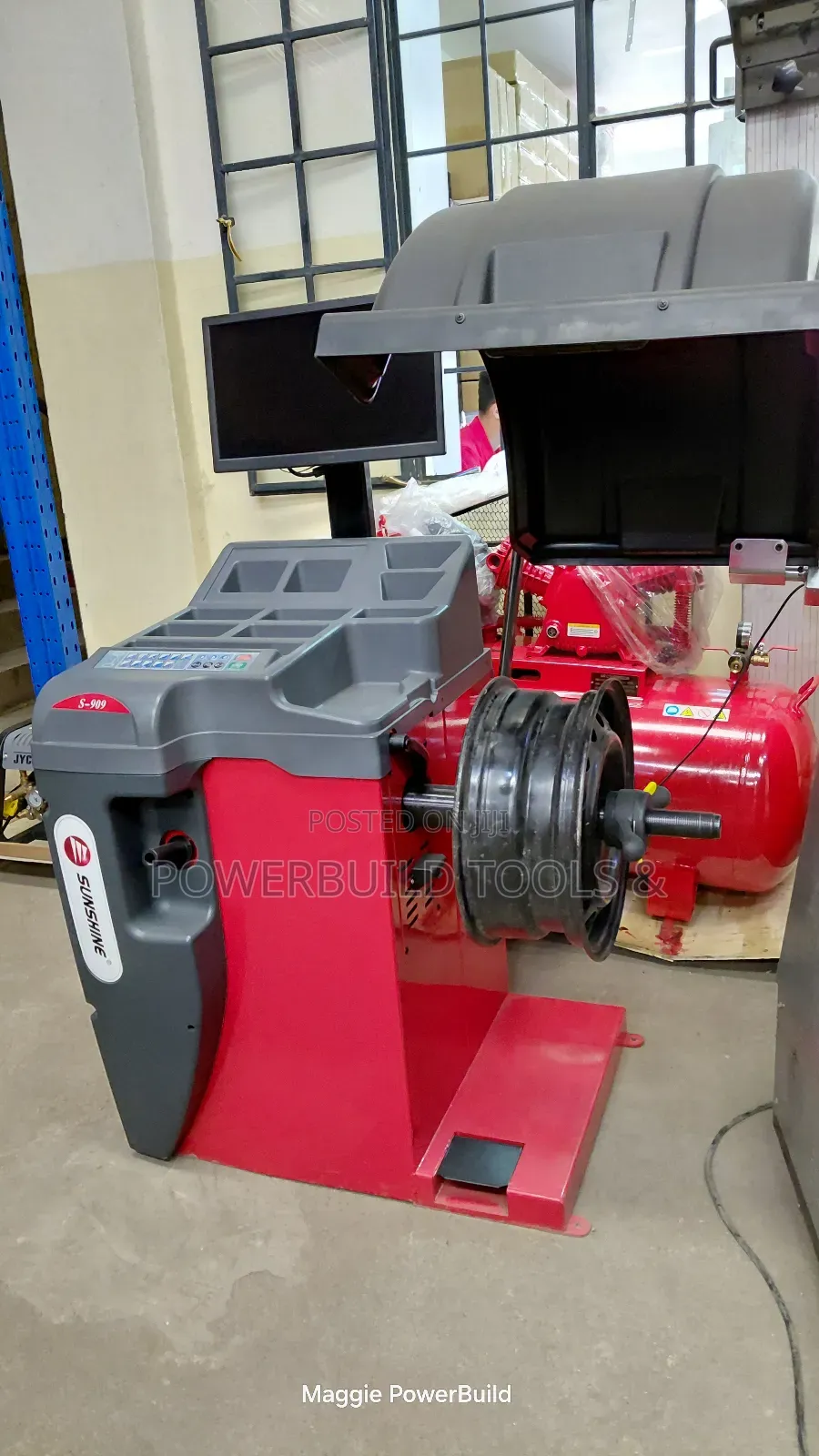 Computerised Wheel Balancer Machine