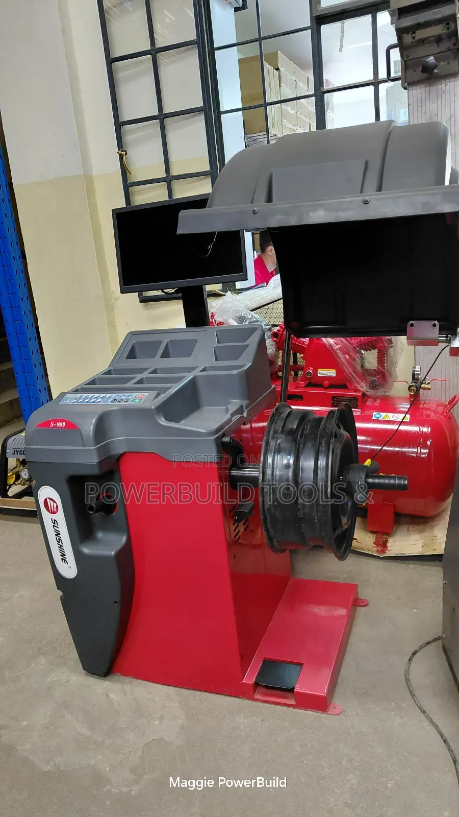 Computerised Wheel Balancer Machine