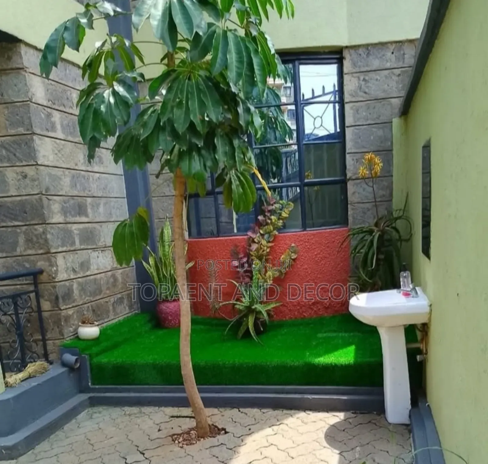 Small Outdoor Corridor Long Term Use Artificial Grass Carpet