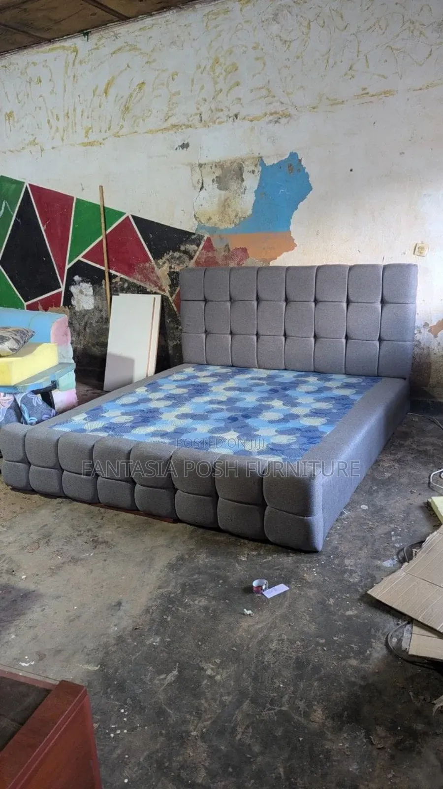5x6 Full Grey Bubble-Tufted Bed