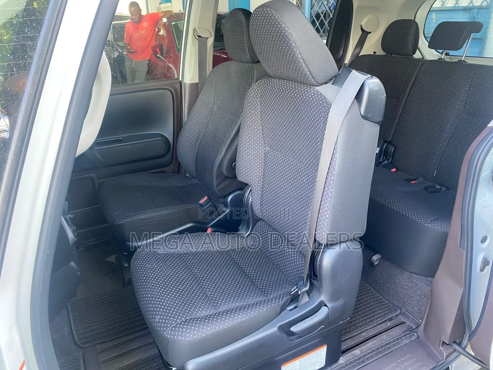 Toyota Spade 2018 White