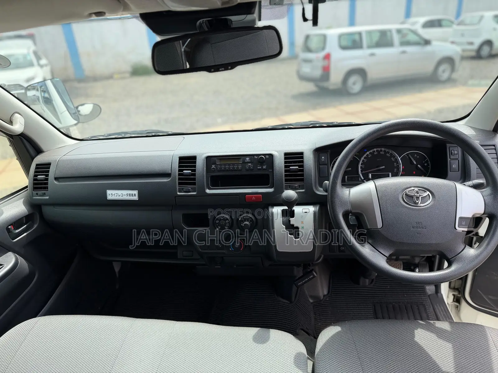 Toyota HiAce 2019 White