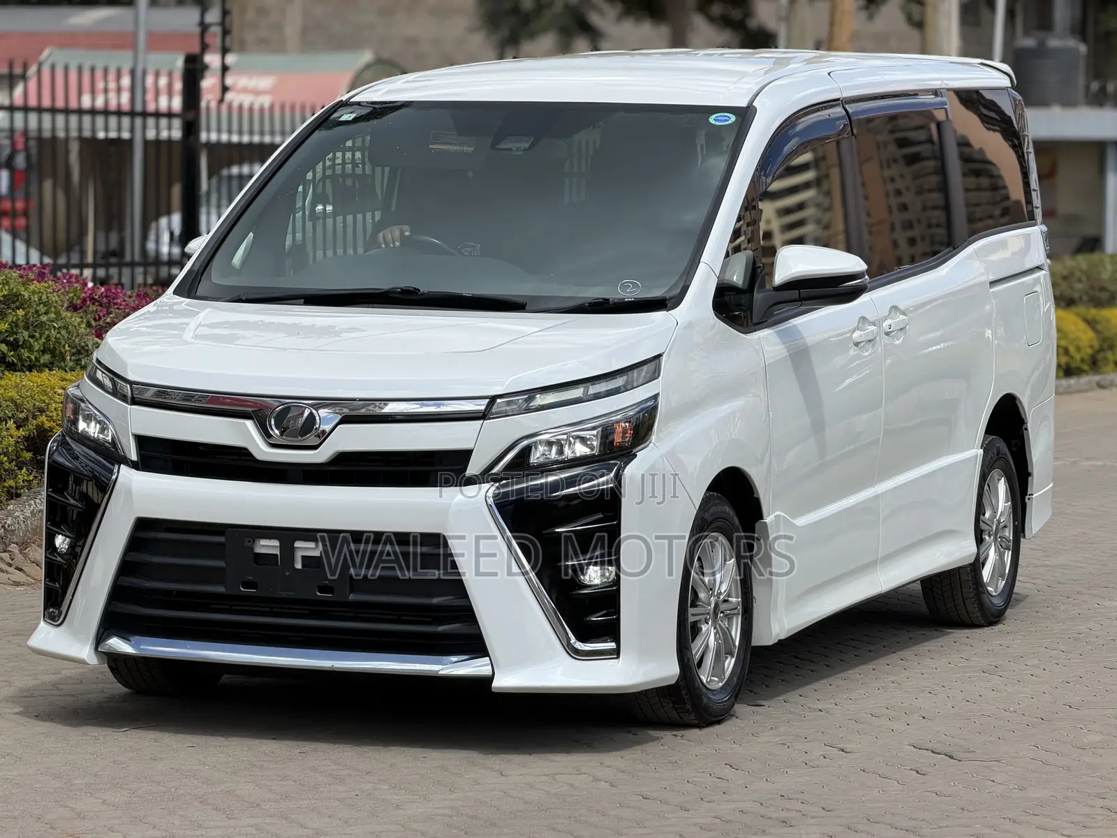 Toyota Voxy 2018 Pearl