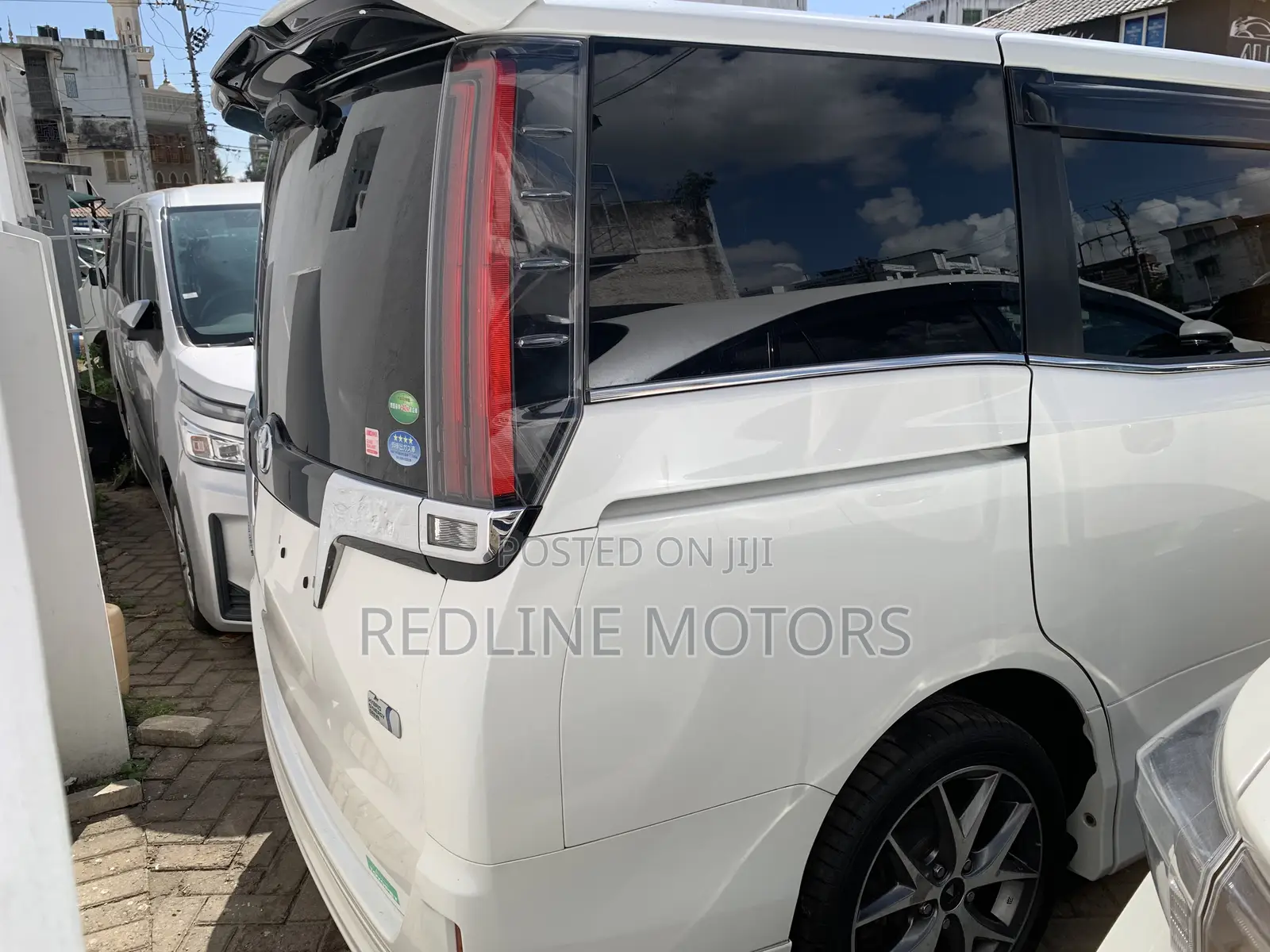 Toyota Esquire 1.8 FWD Hybrid (7 seater) 2018 White