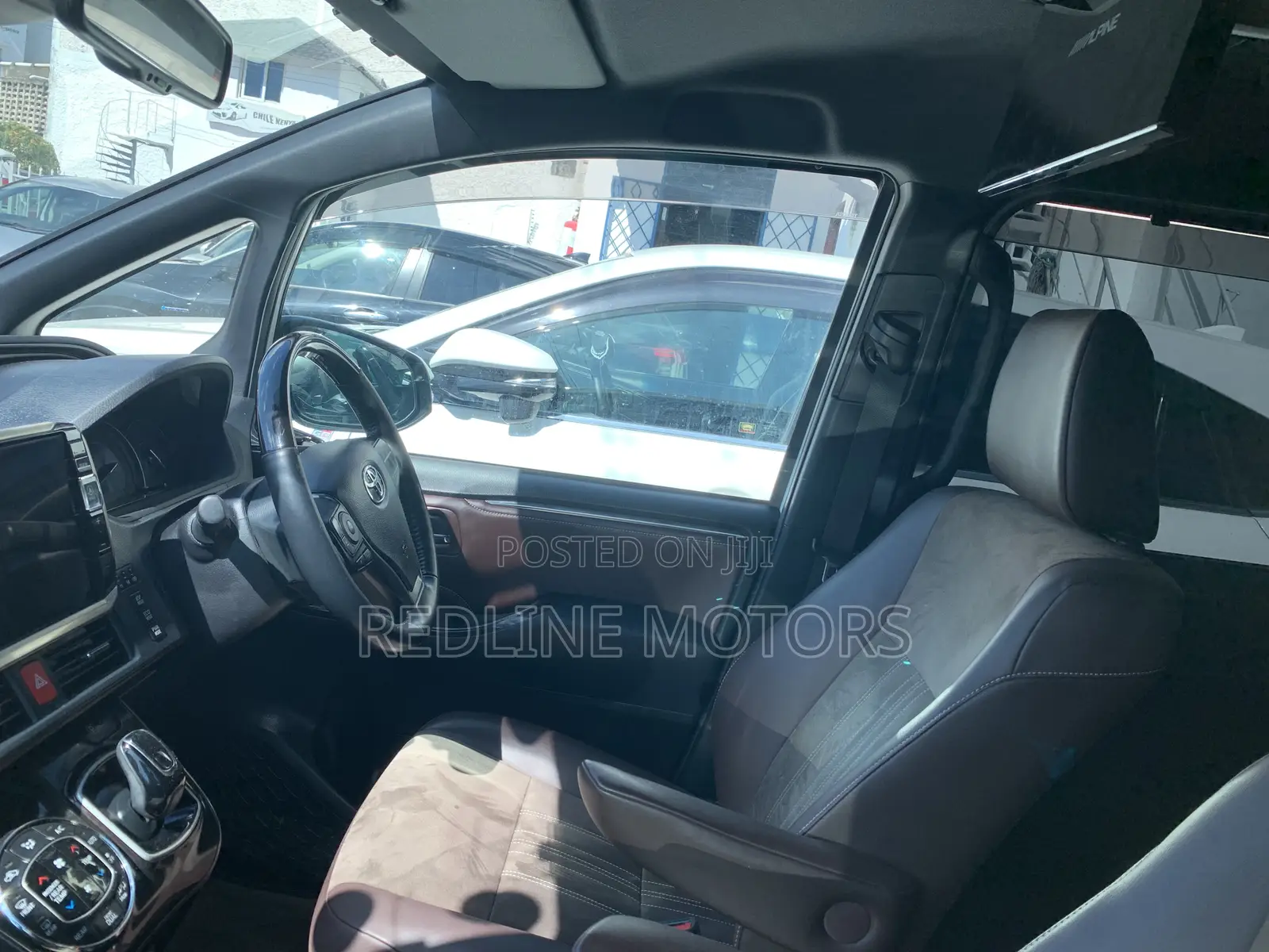 Toyota Esquire 1.8 FWD Hybrid (7 seater) 2018 White