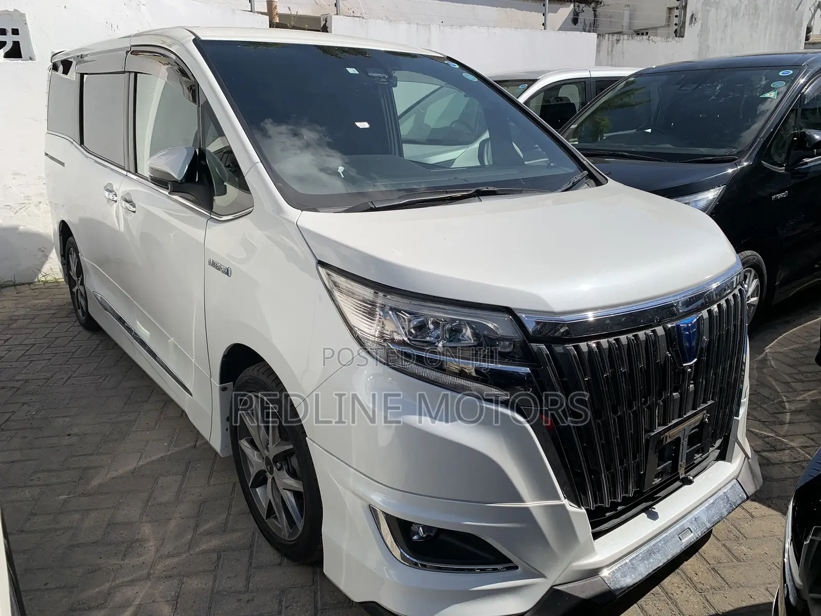 Toyota Esquire 1.8 FWD Hybrid (7 seater) 2018 White