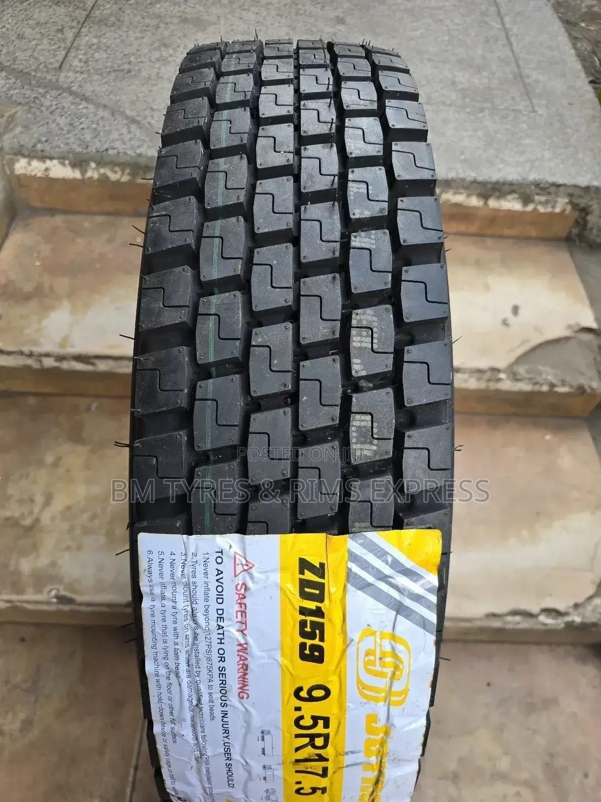 9.5 R17. 5 JOYROAD TIRES (Diff)