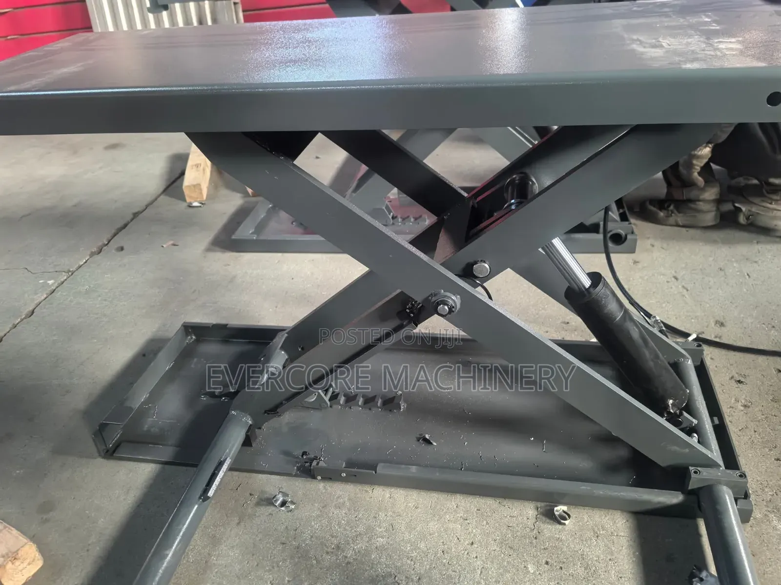 Heavy Duty Middle Rise Scissor Lift Machine.