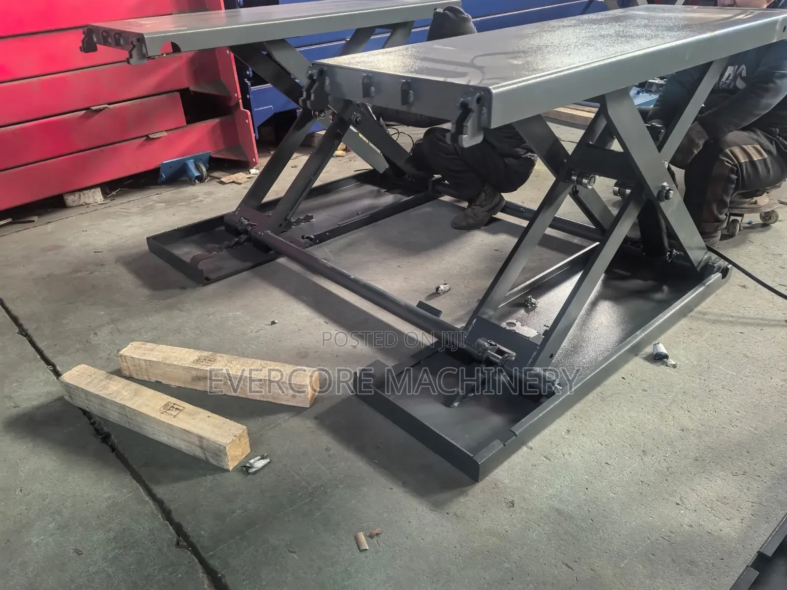 Commercial Scissor Lift Machine 4tonne Lifting Capacity.