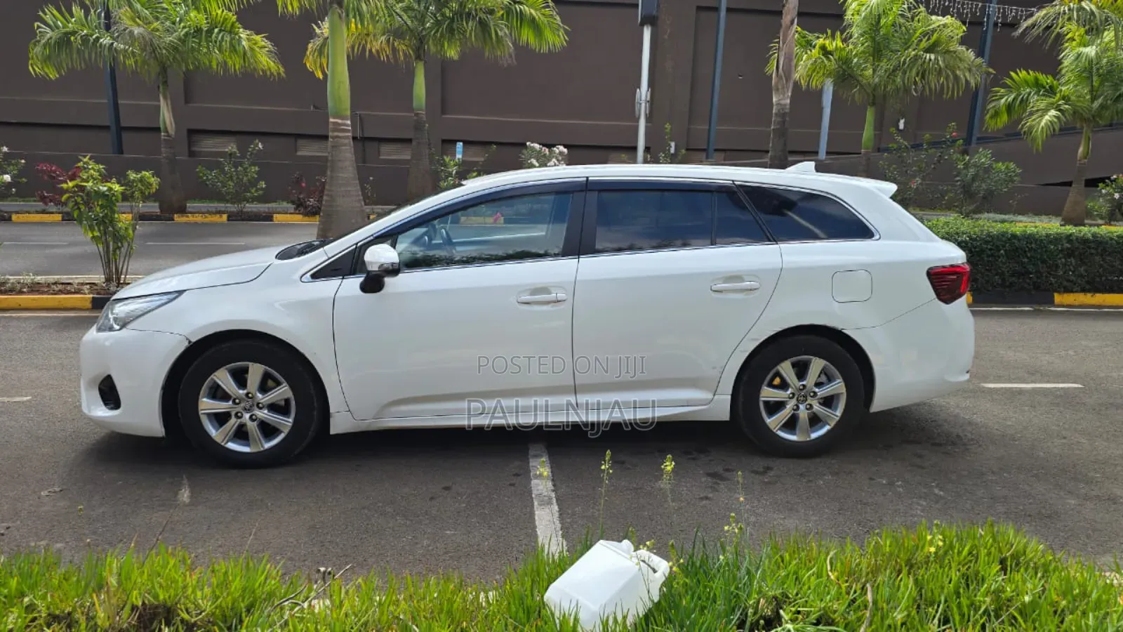 Toyota Avensis 2016 Off white