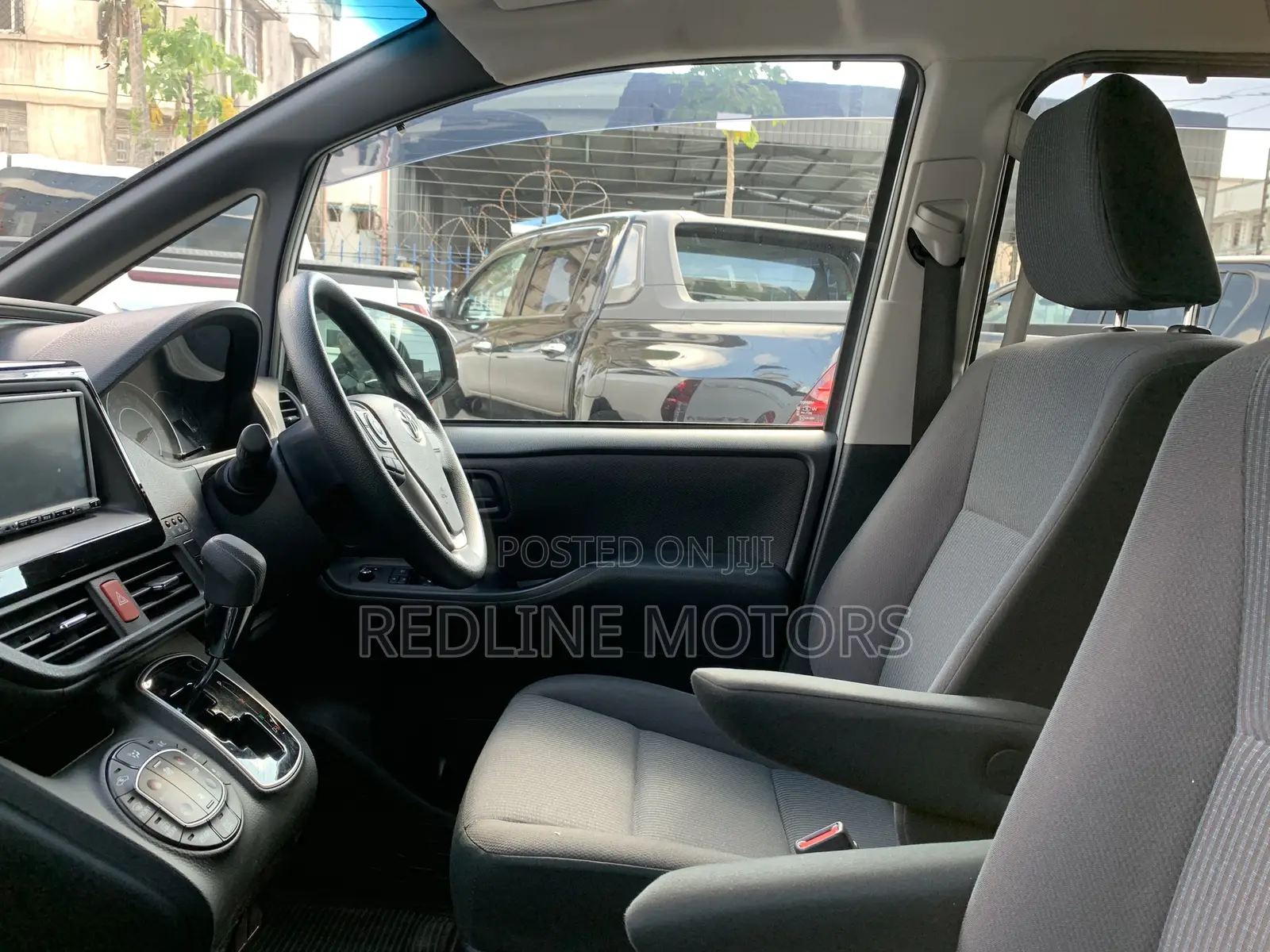 Toyota Voxy 2019 Silver