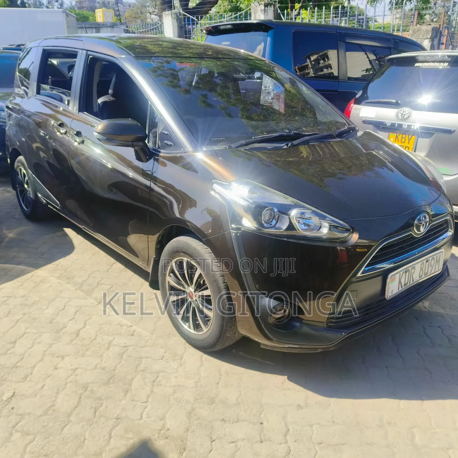 Toyota Sienta 2018 Beige
