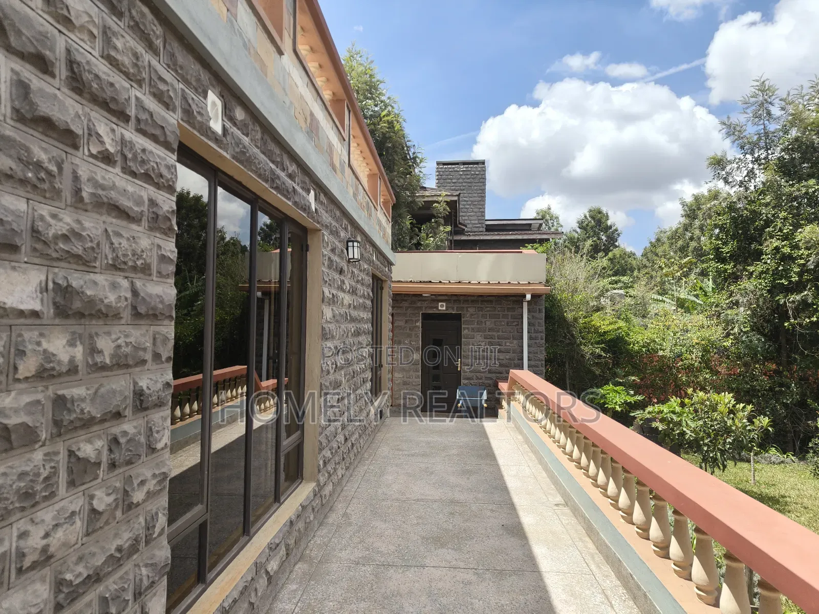 4bdrm Maisonette in Kerarapon Drive, for rent