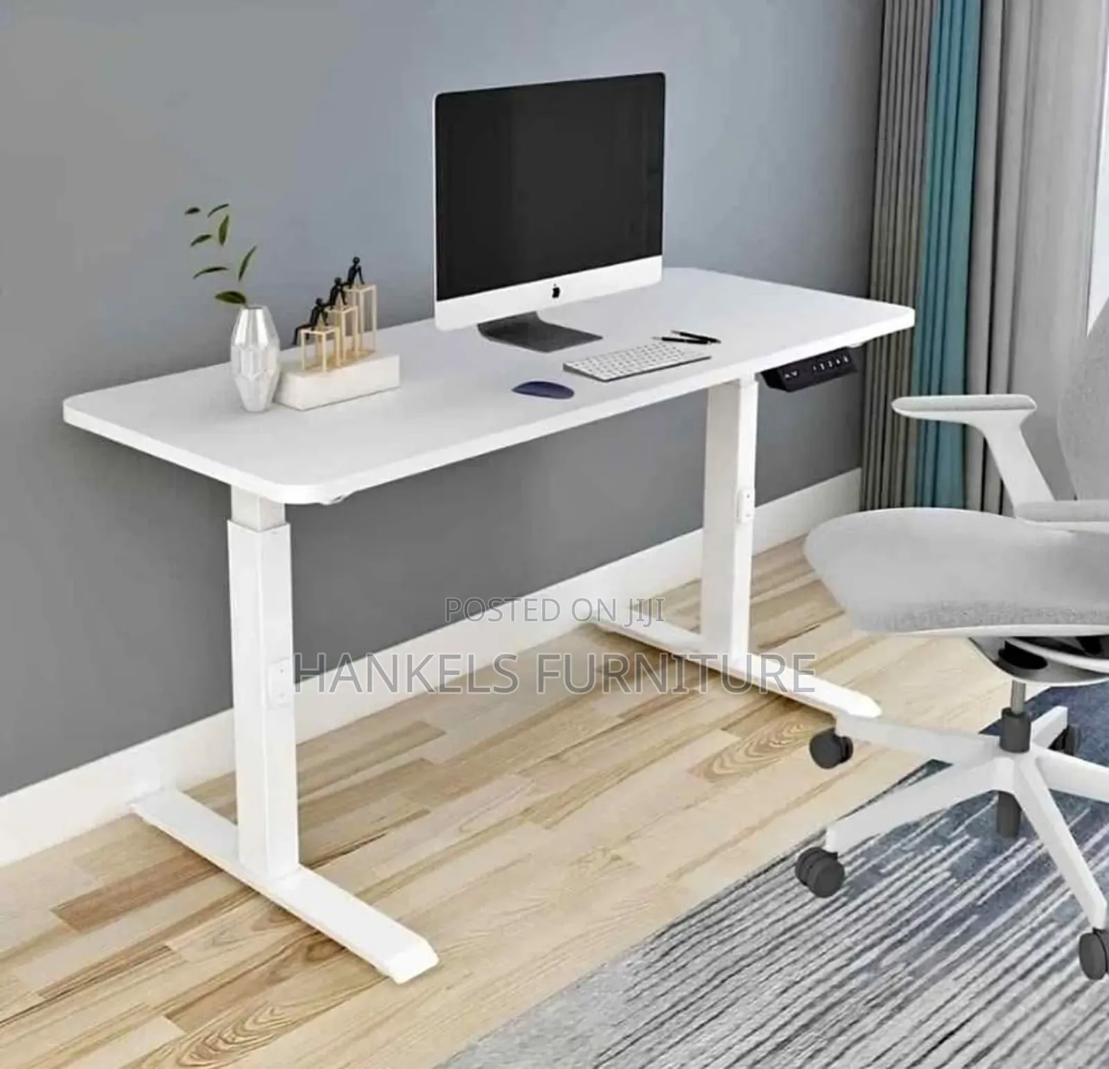Adjustable Electric Desk – Smooth Height Control