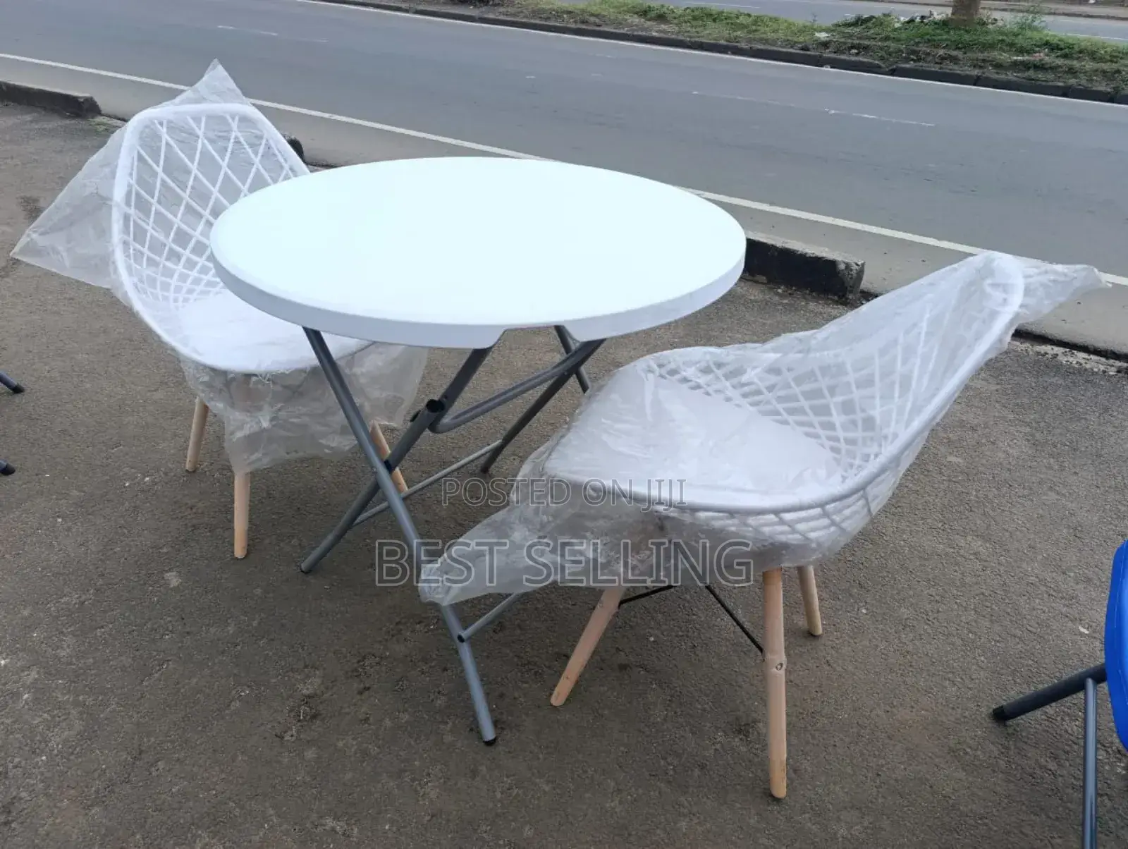 Round Eams Table