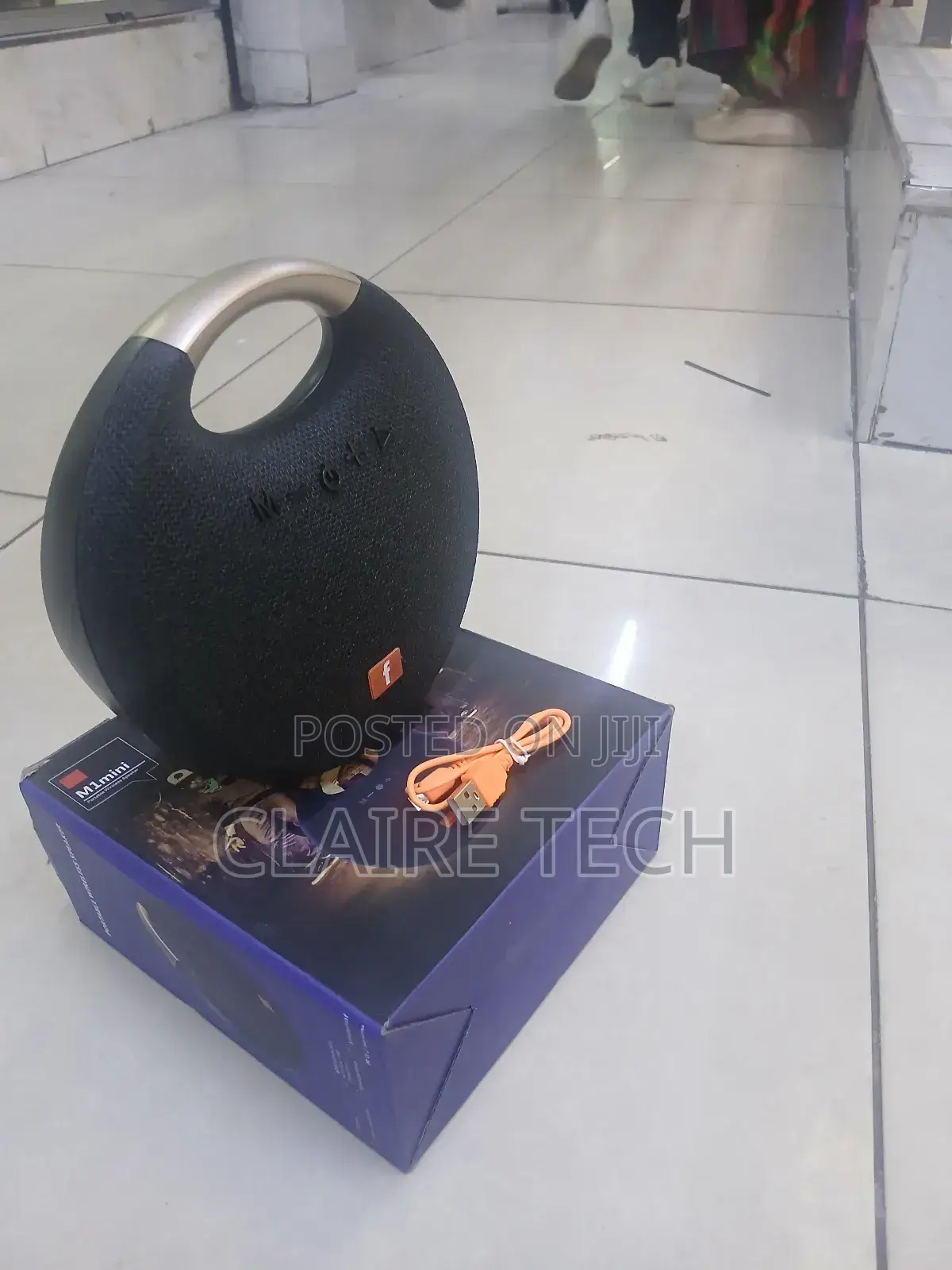 M1 Mini Handbag Design Wireless Bluetooth V5.0 Bass Speaker