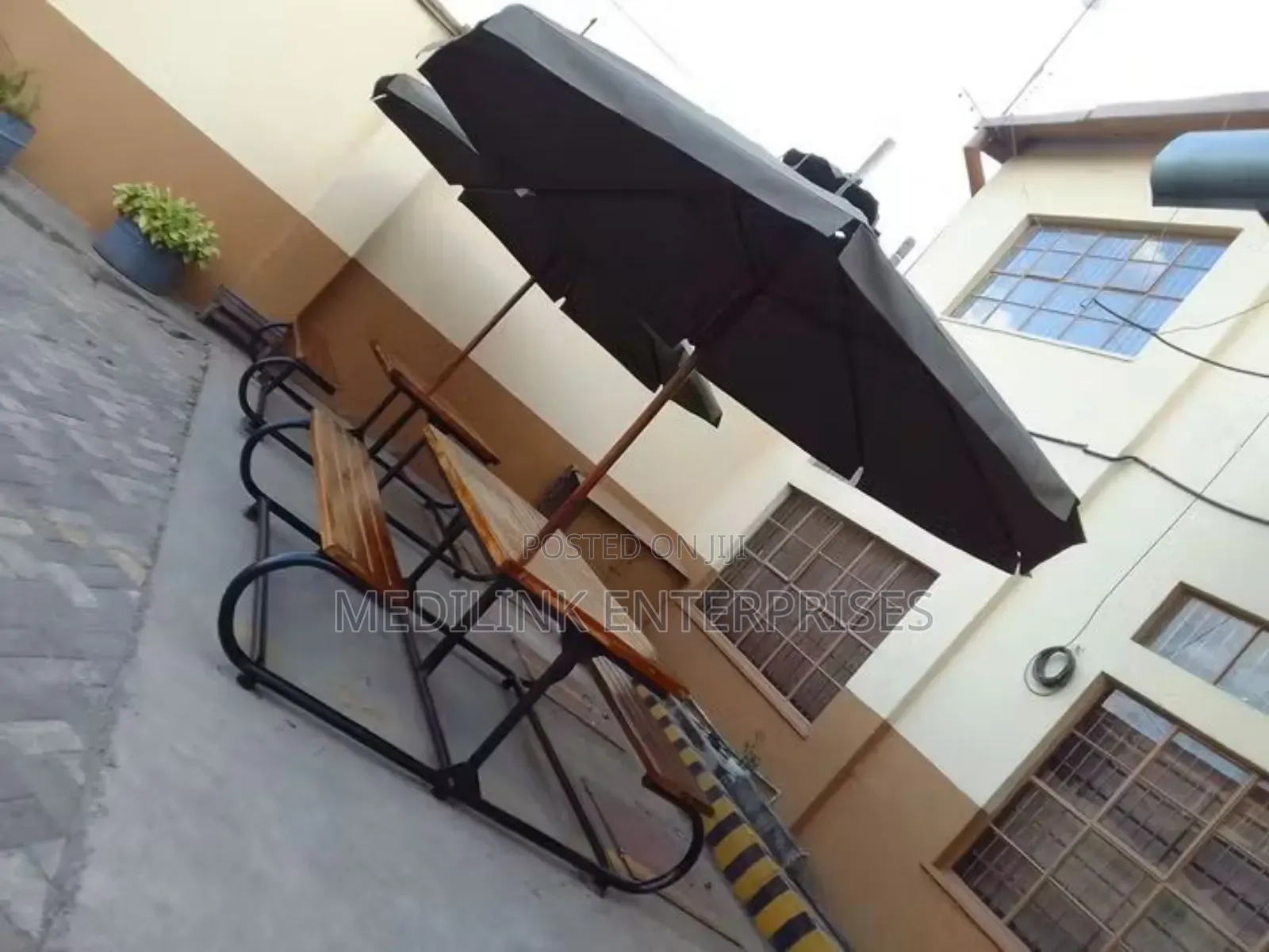 Wooden Metallic Garden Outdoor Umbrella Benches