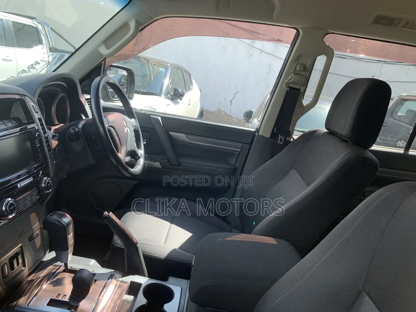 Mitsubishi Pajero V80 3.2 DI-D 2018 Black