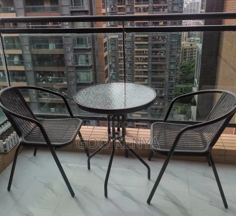 Home Dining Set; Elegant Round Glass-Top Rattan Bistro Set for Outdoor