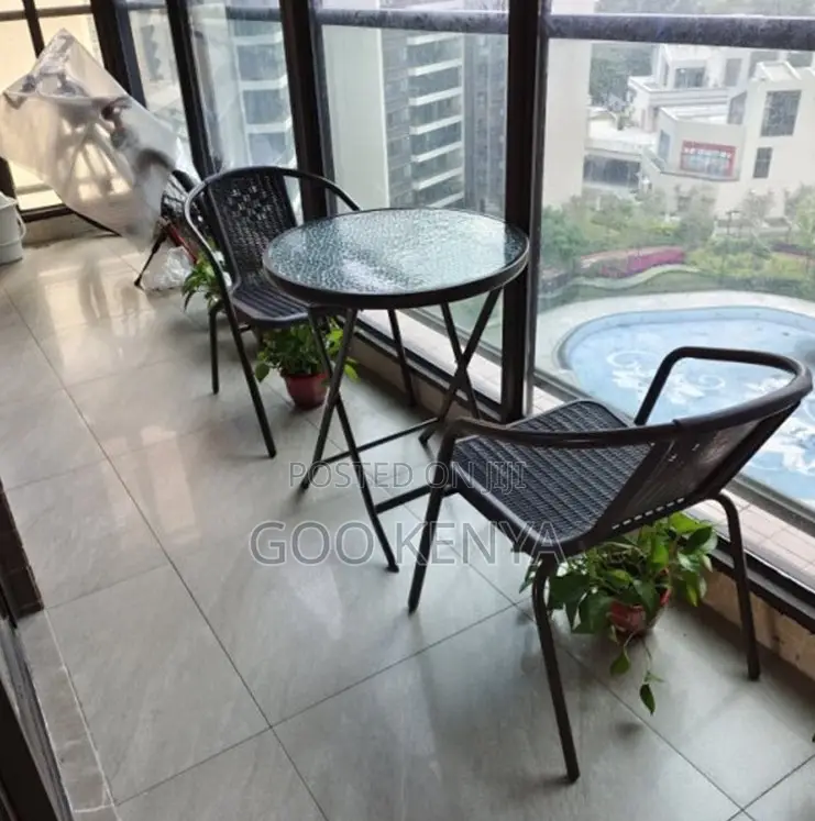 Home Dining Set; Elegant Round Glass-Top Rattan Bistro Set for Outdoor