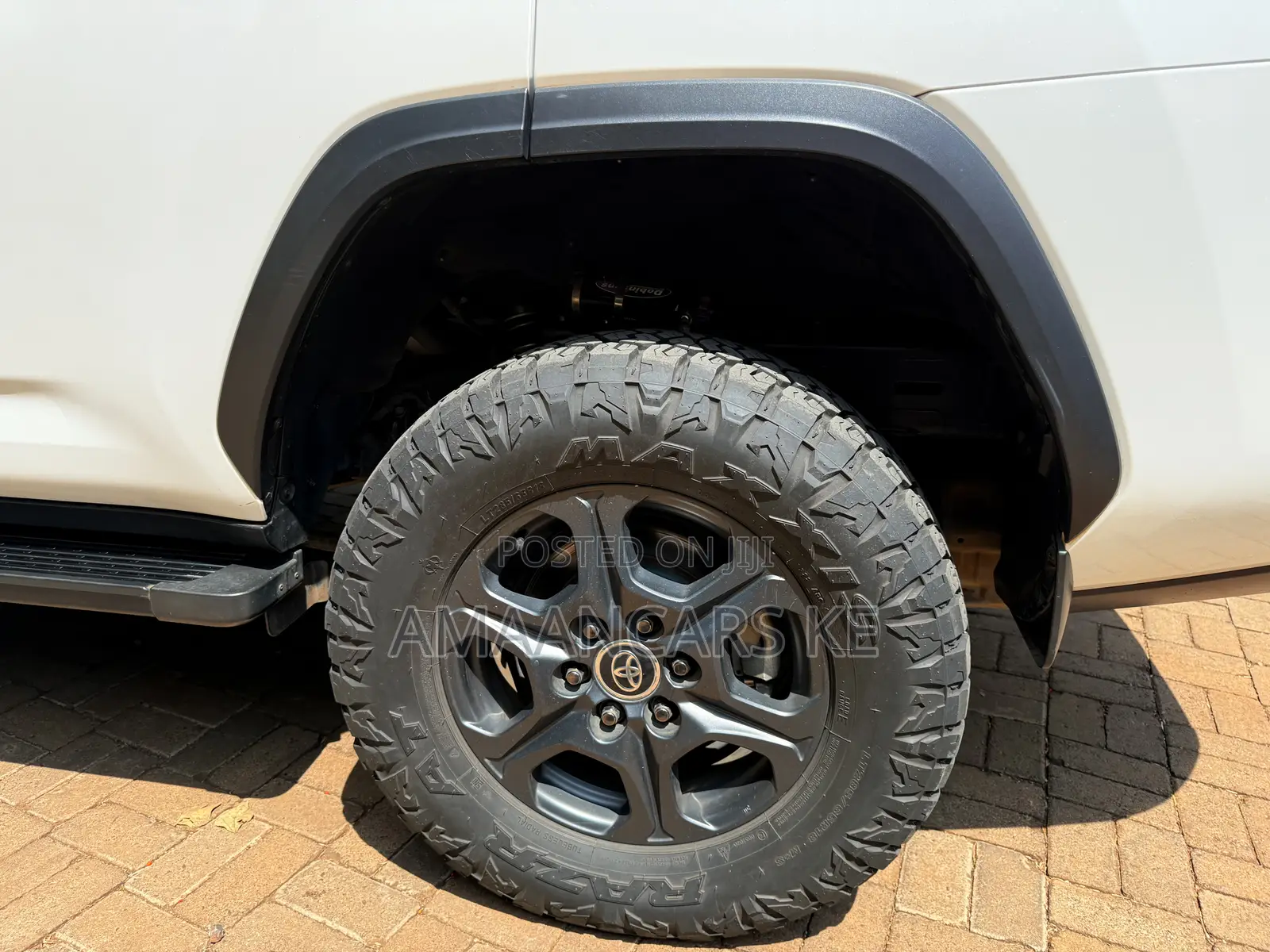 Toyota Land Cruiser LC300 2023 White