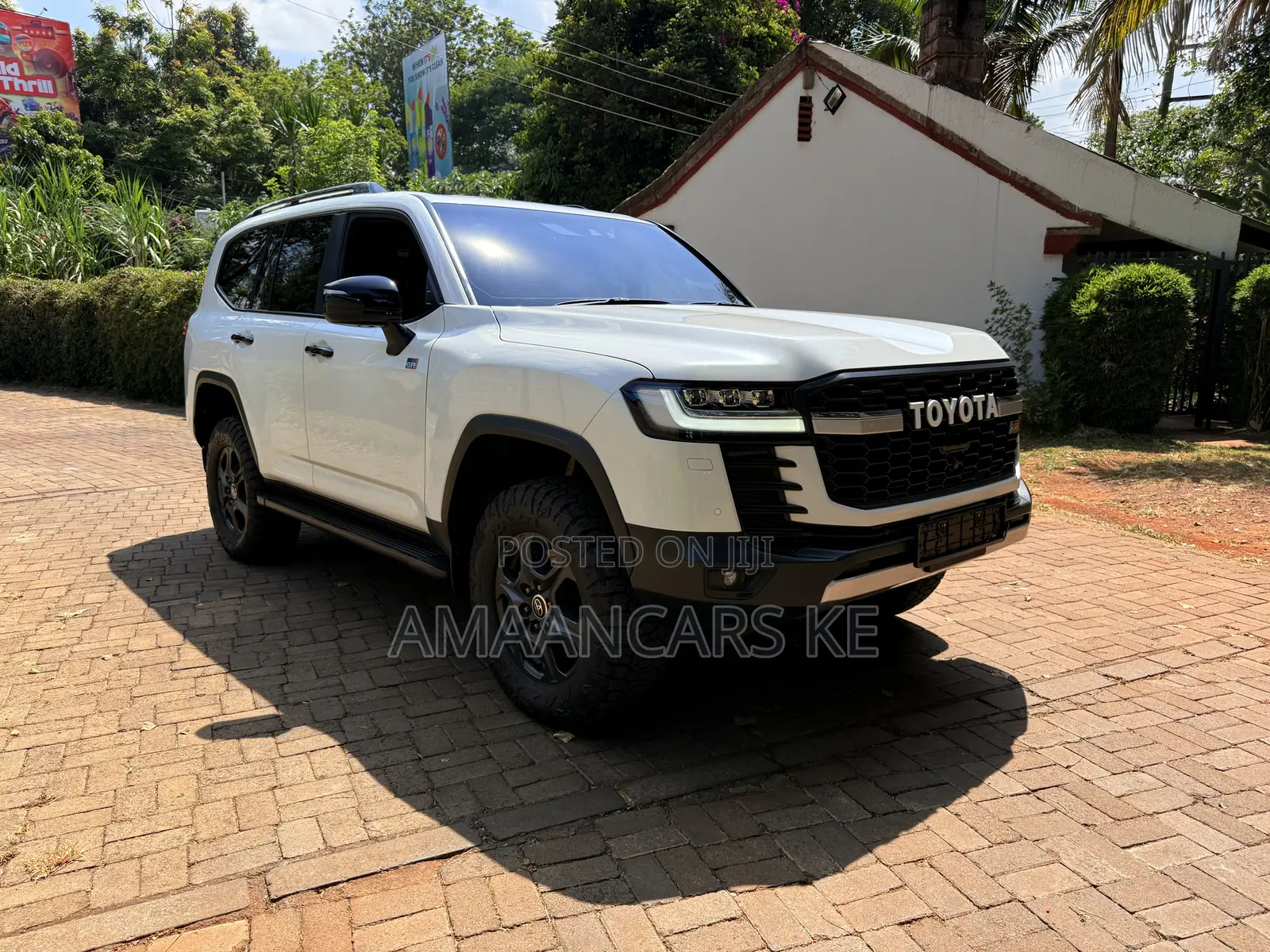 Toyota Land Cruiser LC300 2023 White