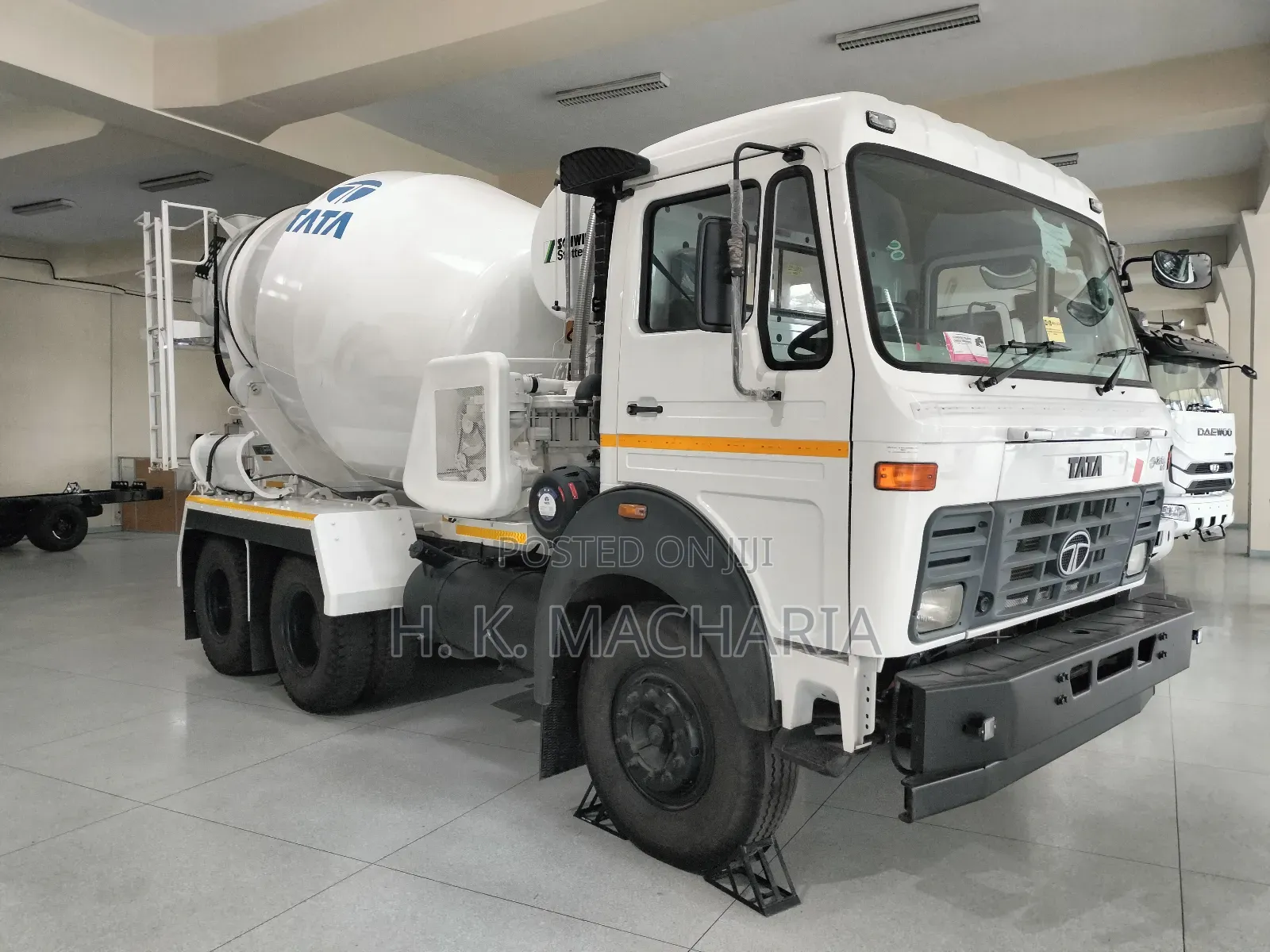 Tata Lpk-2518 Concrete Mixer 7 Cubic Metres 2025 White