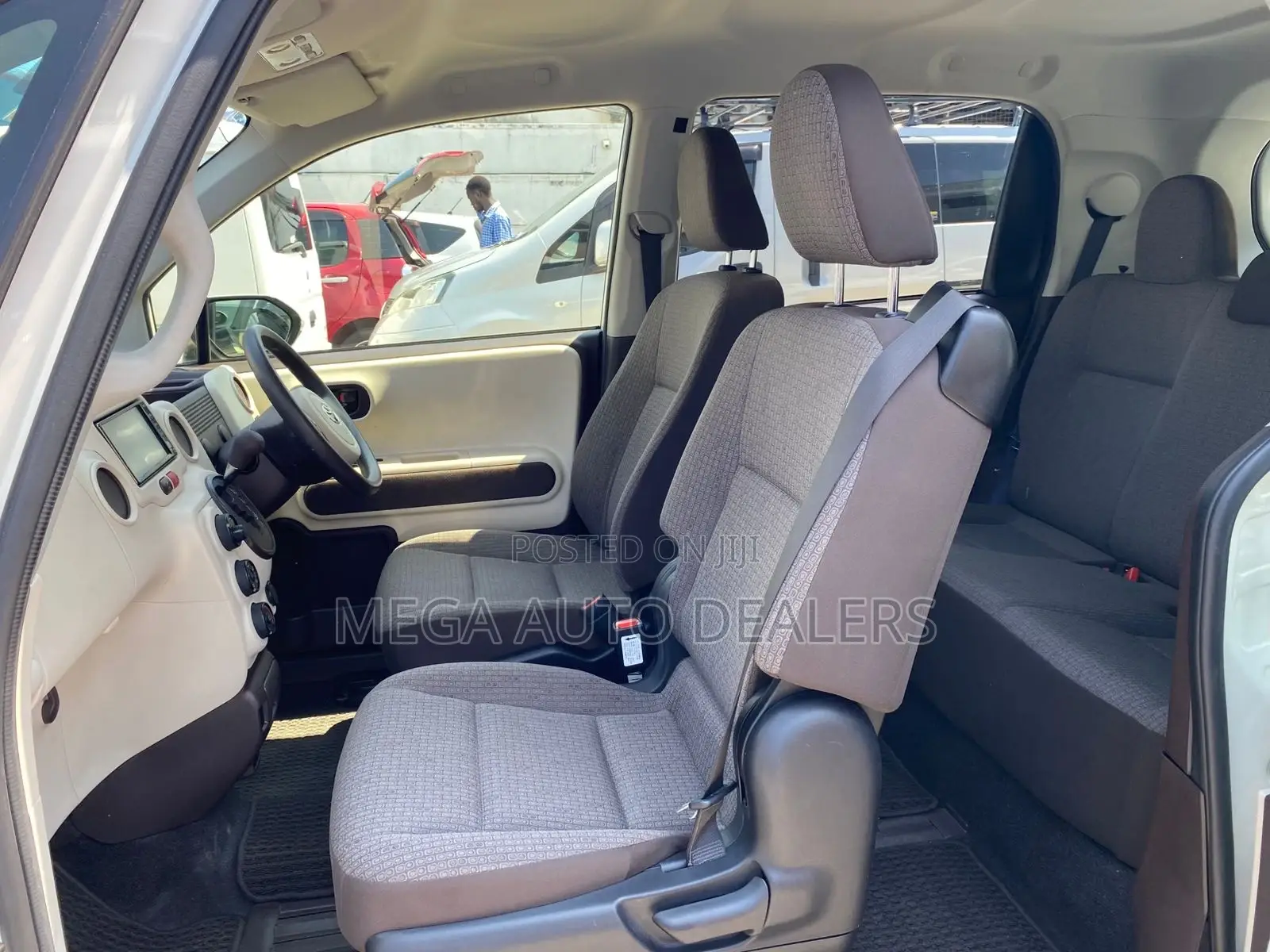 Toyota Porte 2018 White