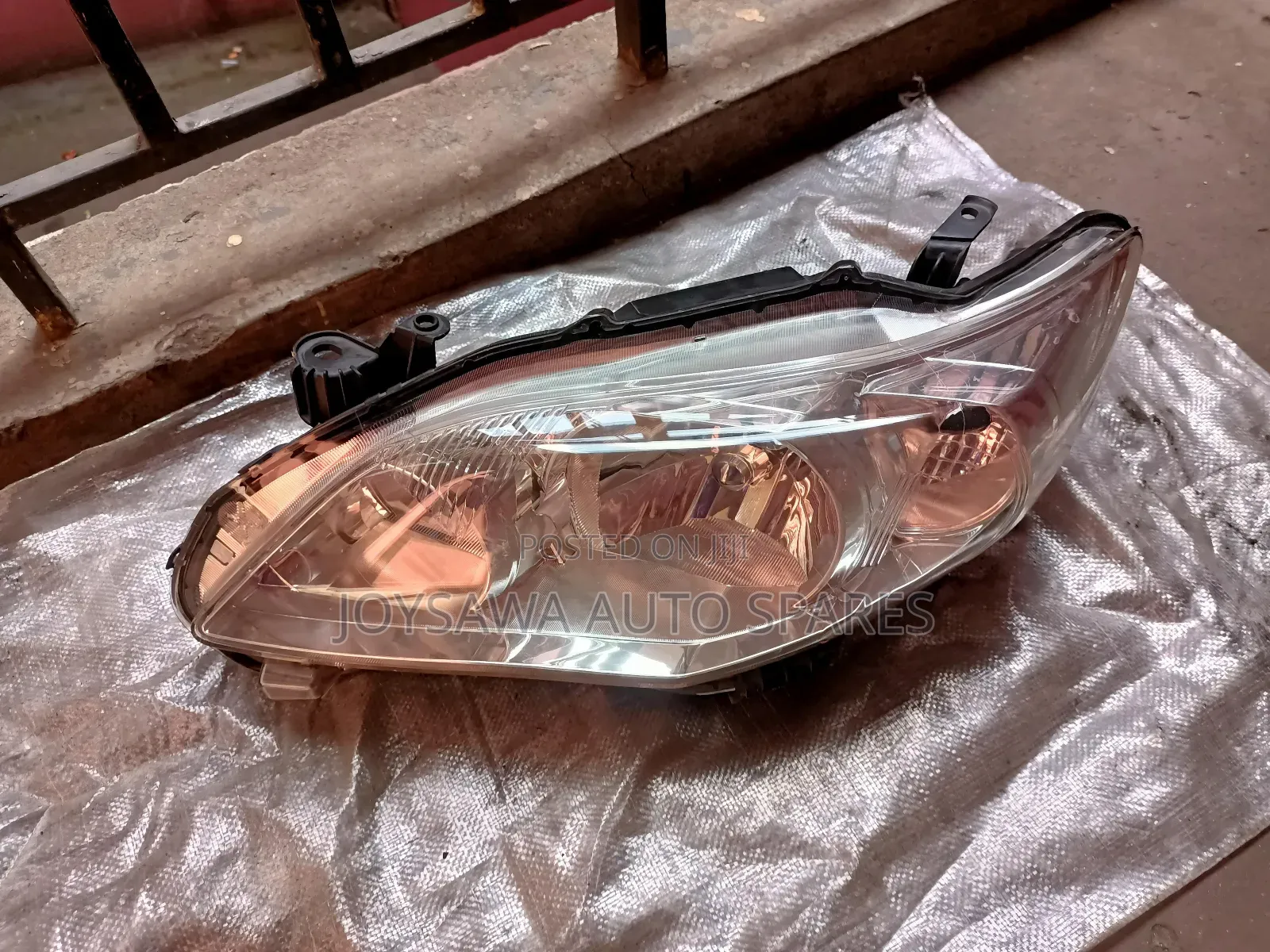 Toyota Corolla Zze) Headlight