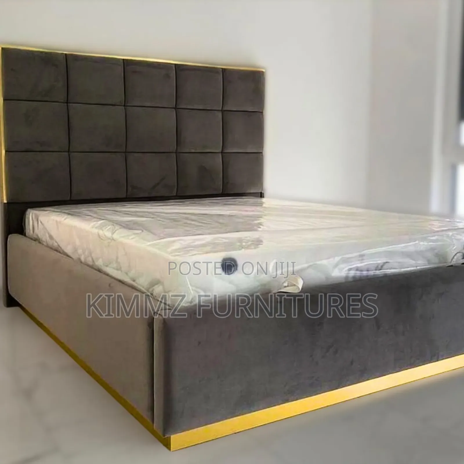Gold Edge Ribboned Chester Bed