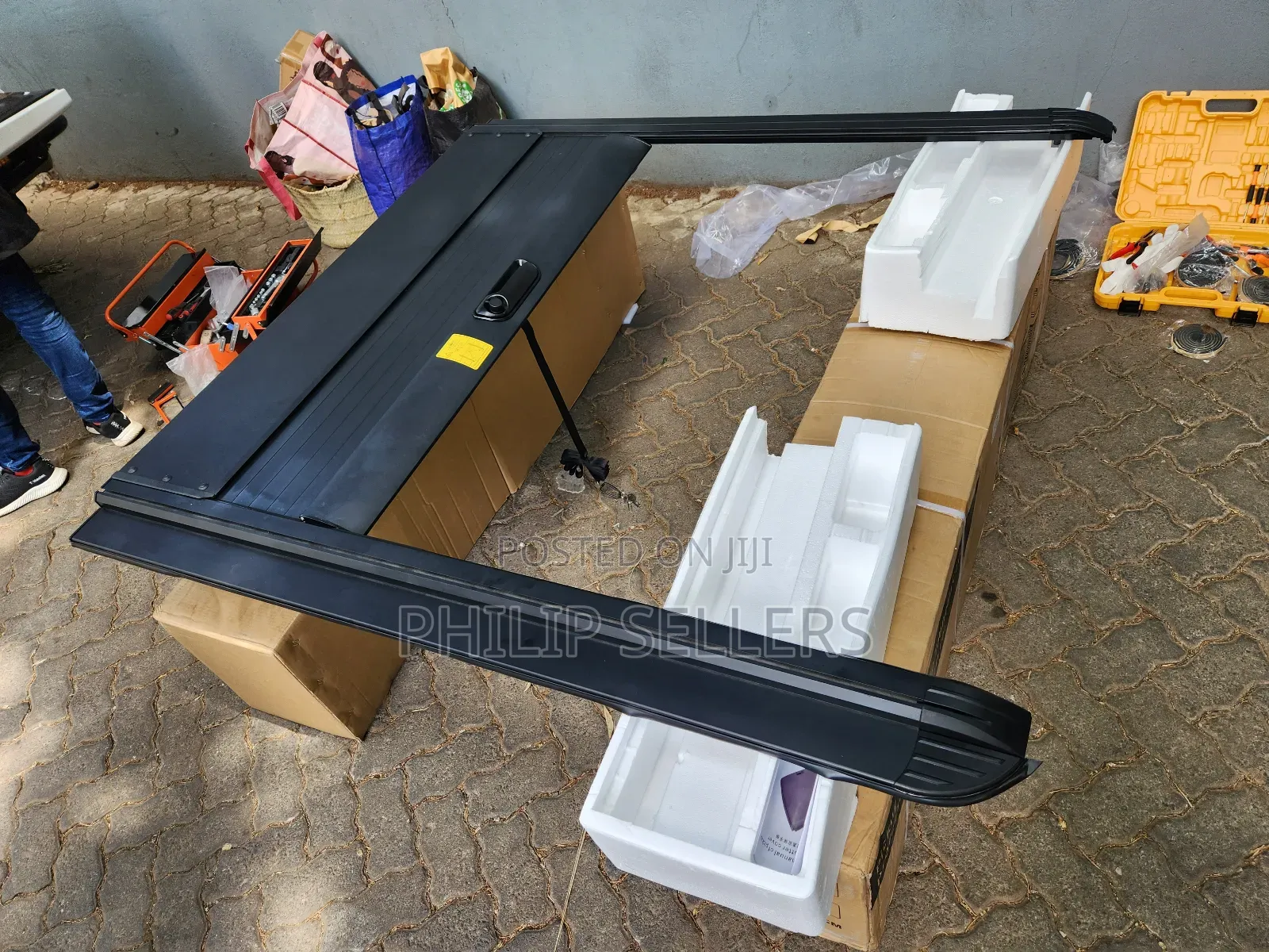 Hilux Double Cab With This High-Quality Manual Roller Shutter,