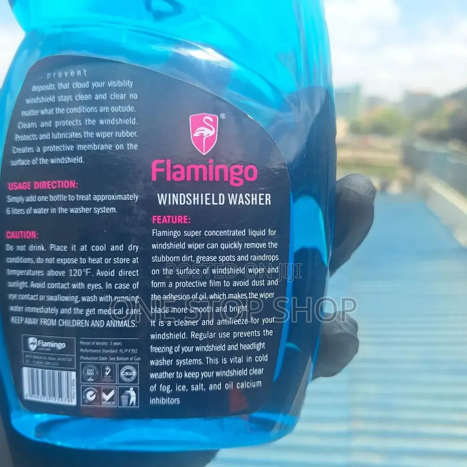 Windscreen Washer Liquid Cleand and Protects Windshield