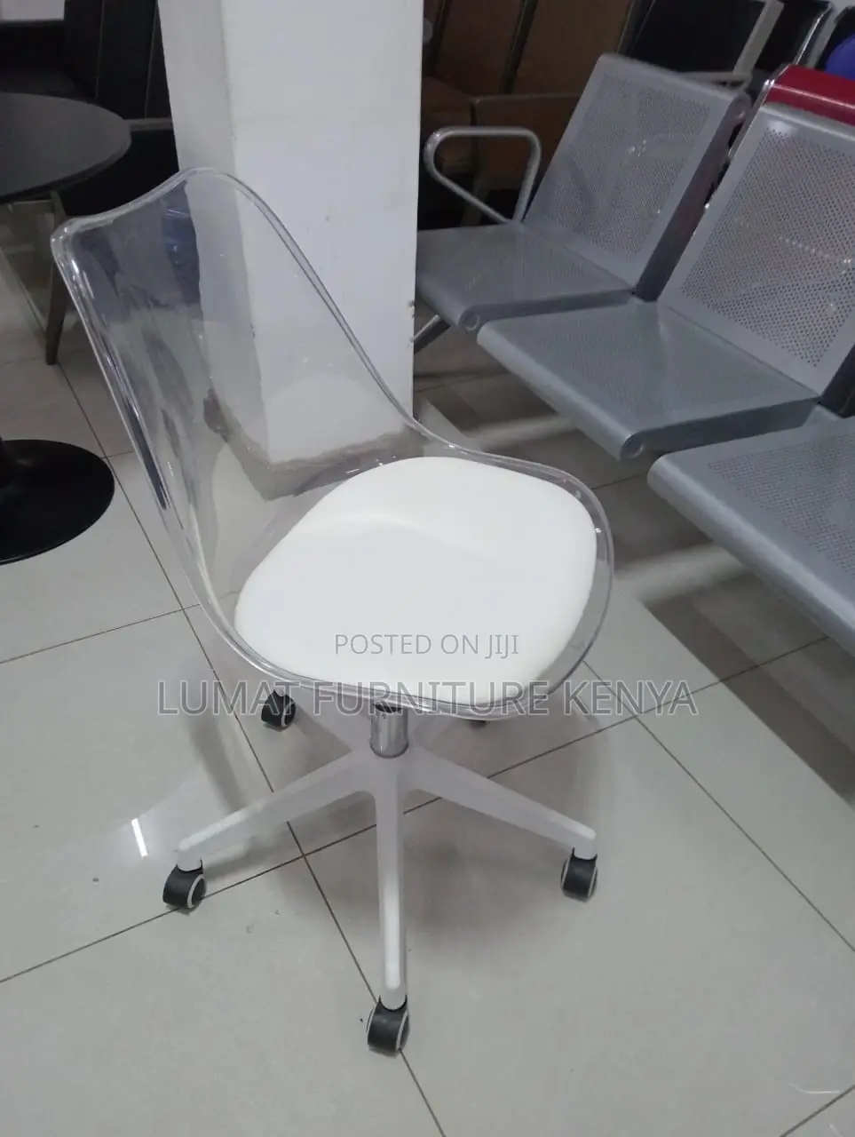 Comfort Cushioned Eames Chair