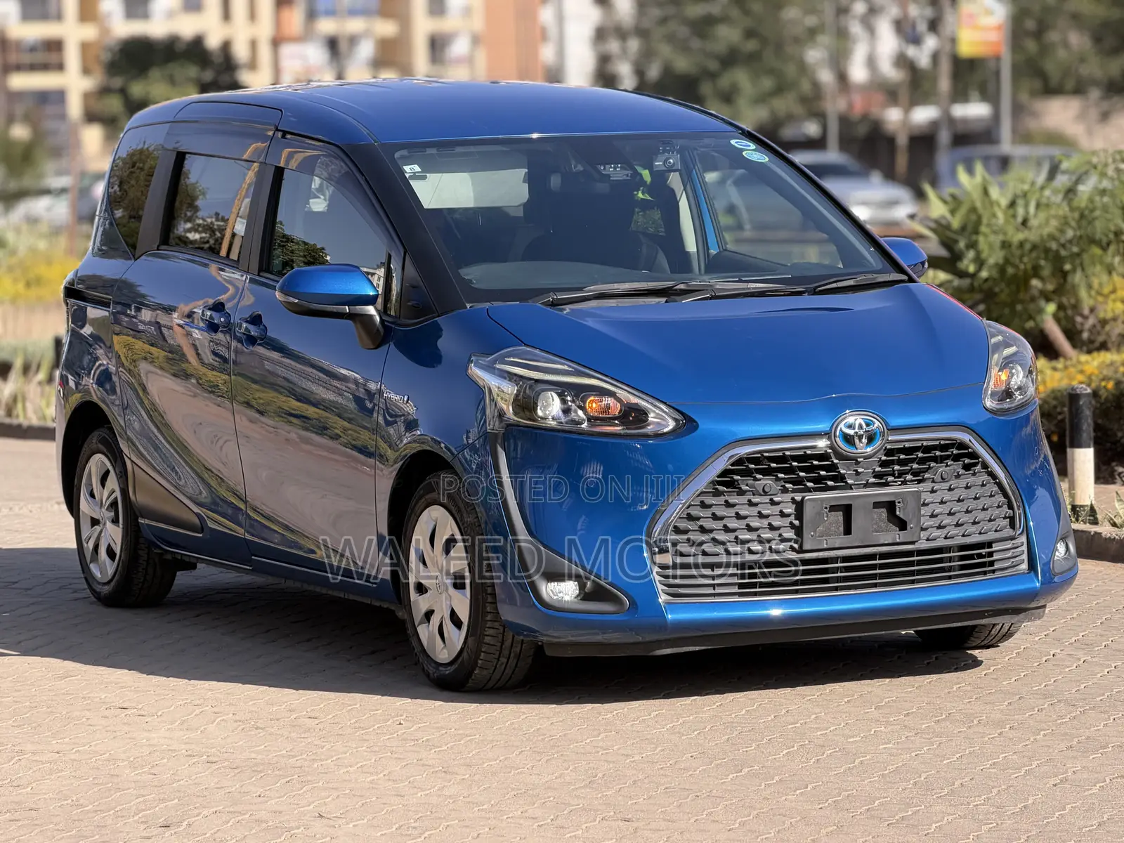 Toyota Sienta 1.5 Hybrid FWD 2019 Blue