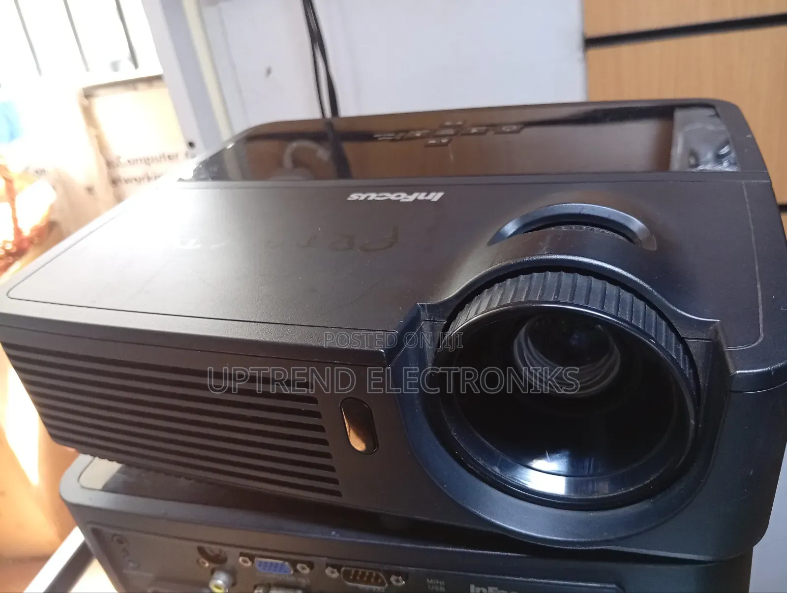 Infocus In112 – Turn Any Room Into a Cinema
