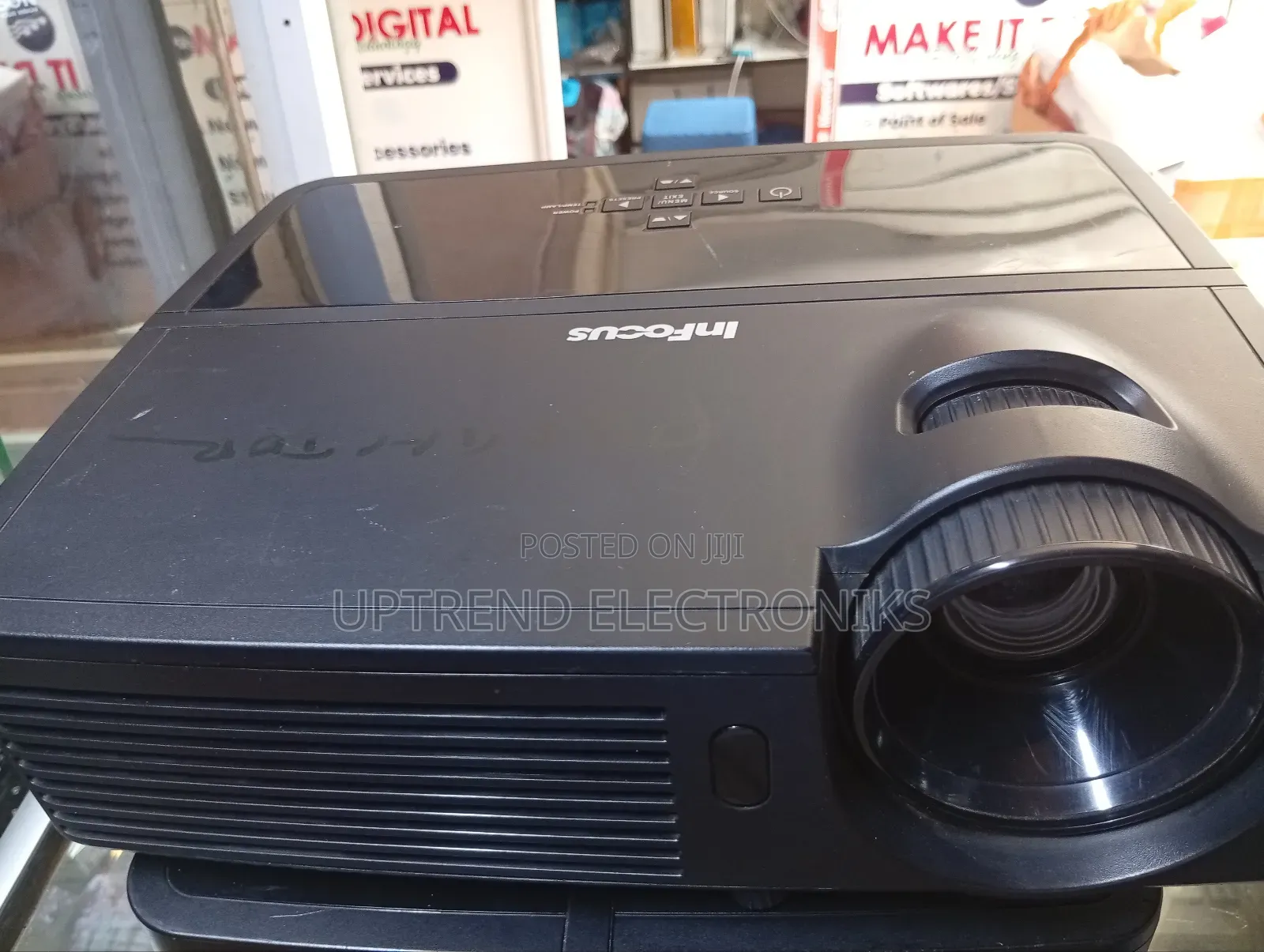 Infocus In112 – Turn Any Room Into a Cinema