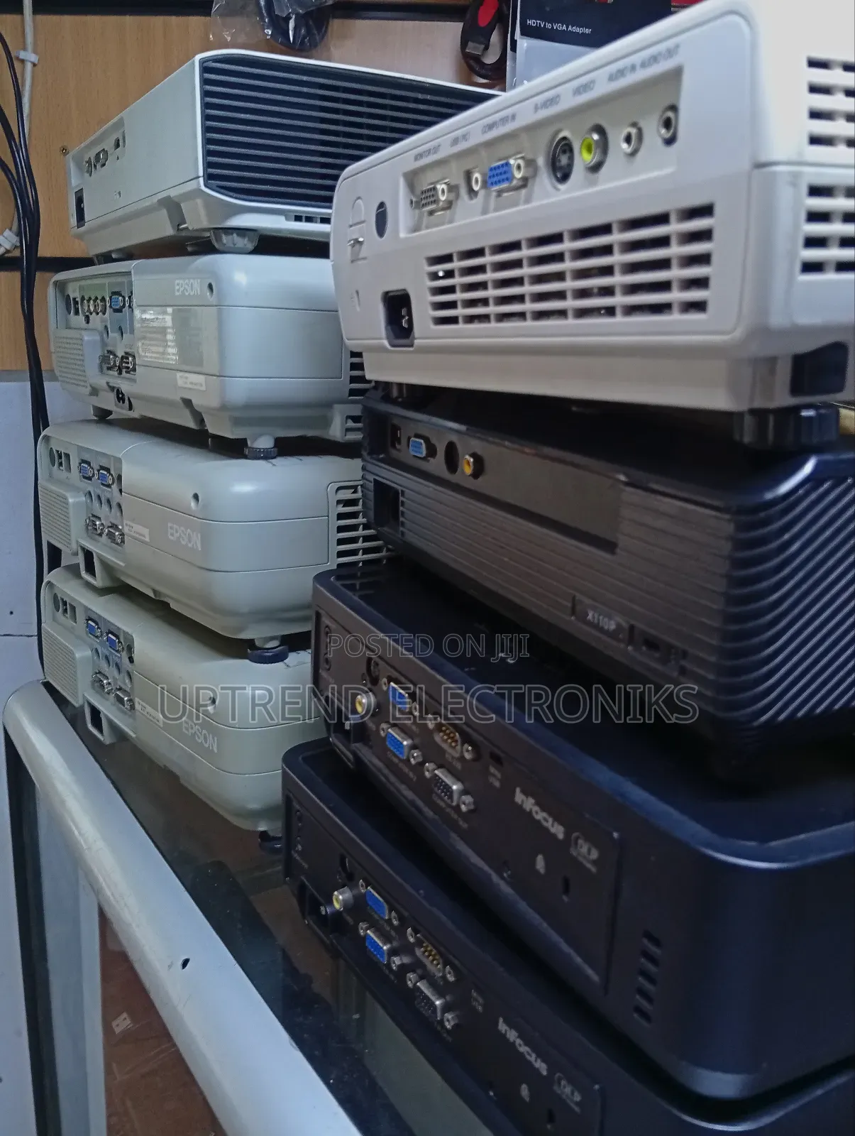 Refurbished Hd Projector – Clean, Tested Ready to Use!